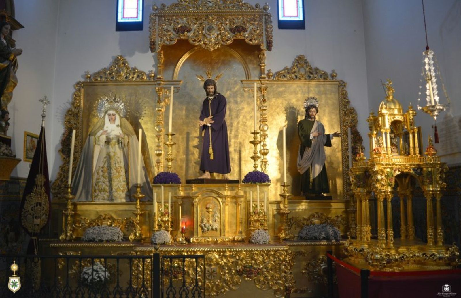 Imagen del altar de los titulares y la custodia