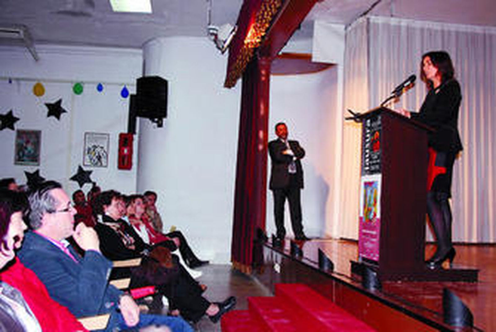 La delegada de Cultura, Yolanda Callejón clausuró el Certamen de Teatro Aficionado de Albox.