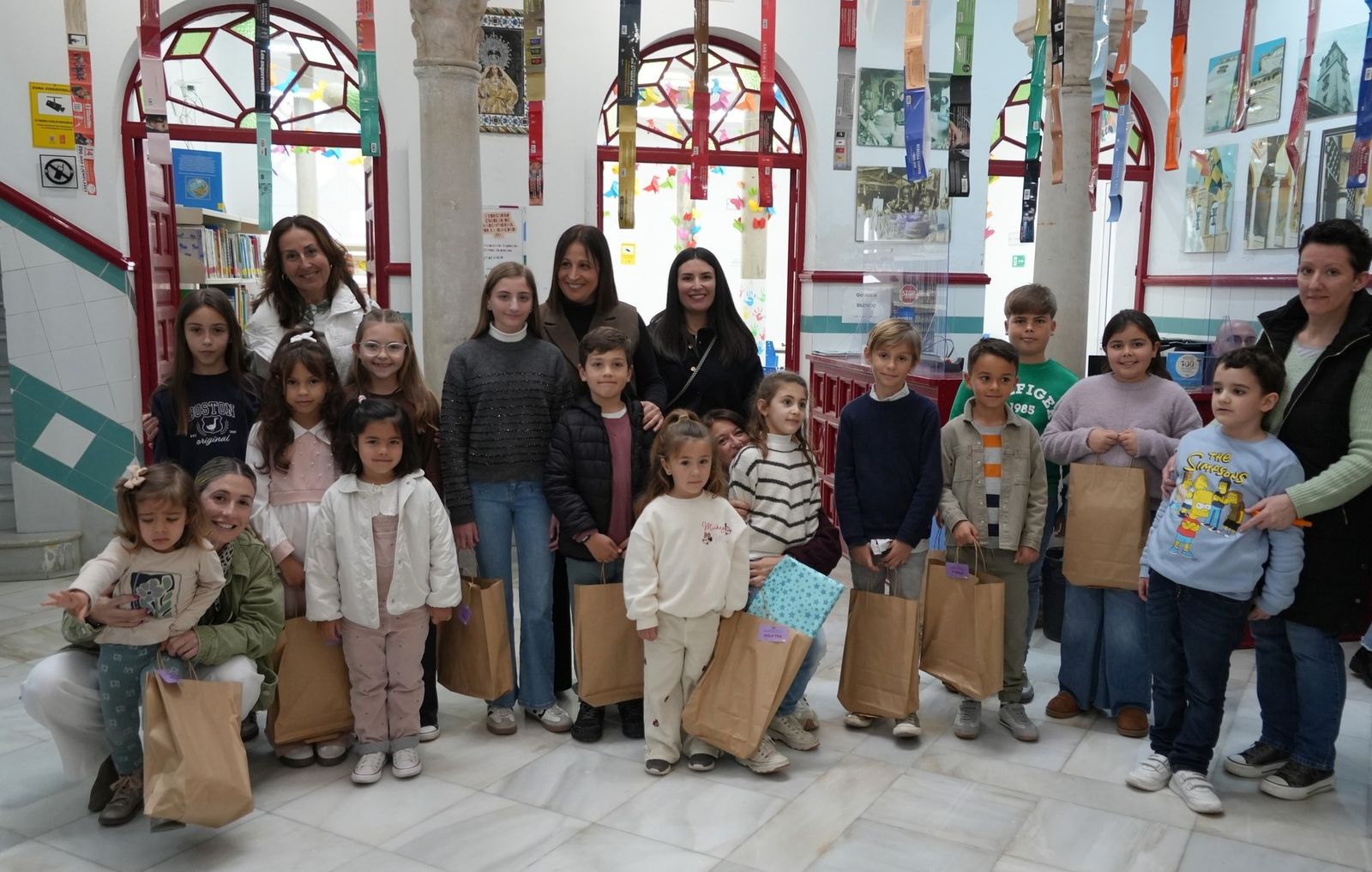 Escolares celebran el Día de la Mujer en Moguer.