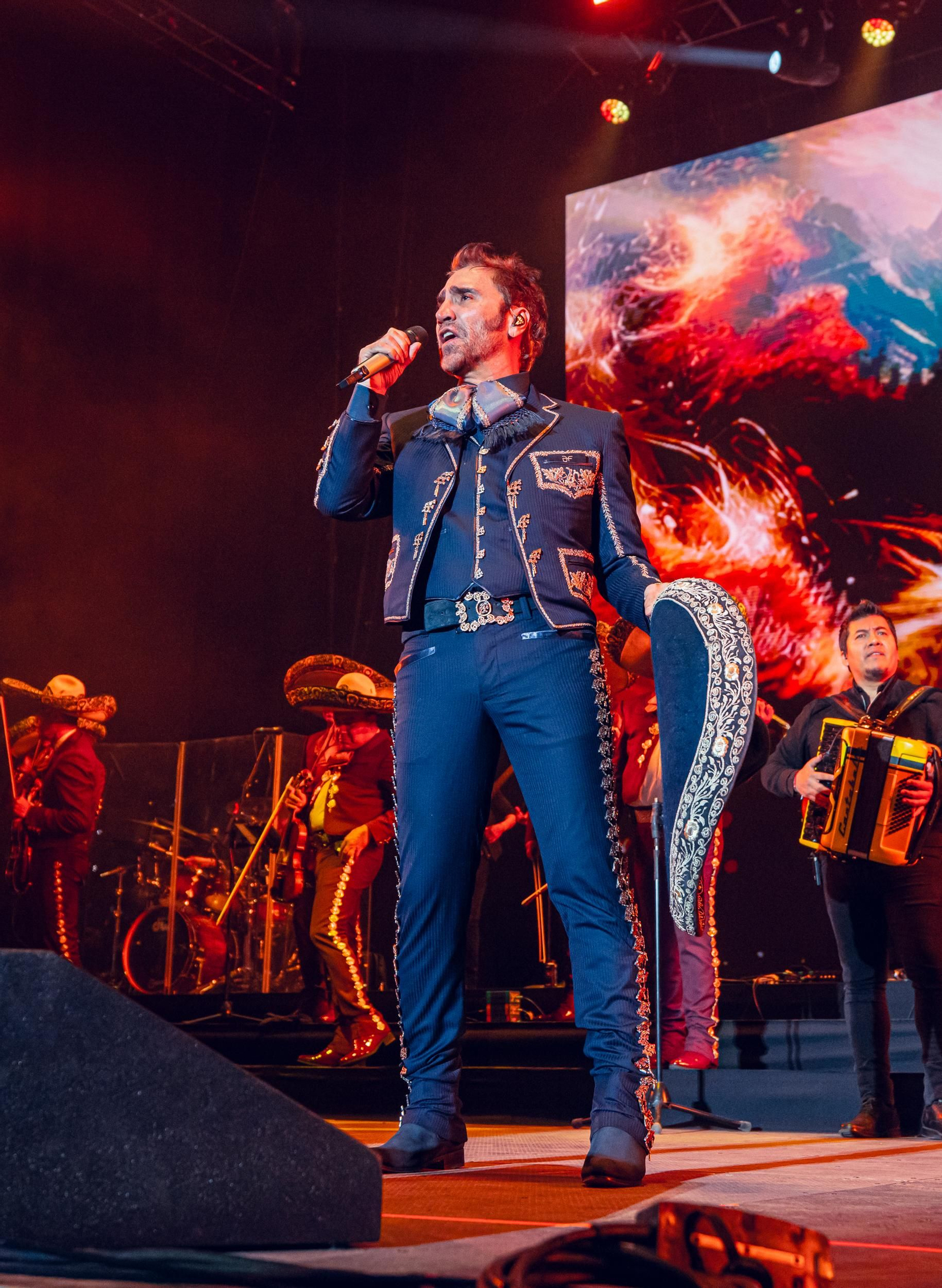 Alejandro Fernández durante su actuación en Starlite Christmas en Madrid.