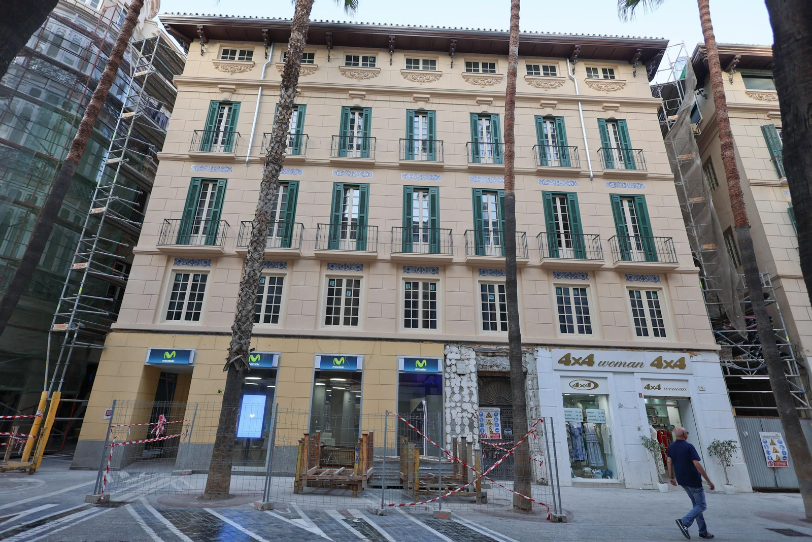 Edificio que albergará el hotel Catalonia Puerta del Mar una vez terminen las obras.