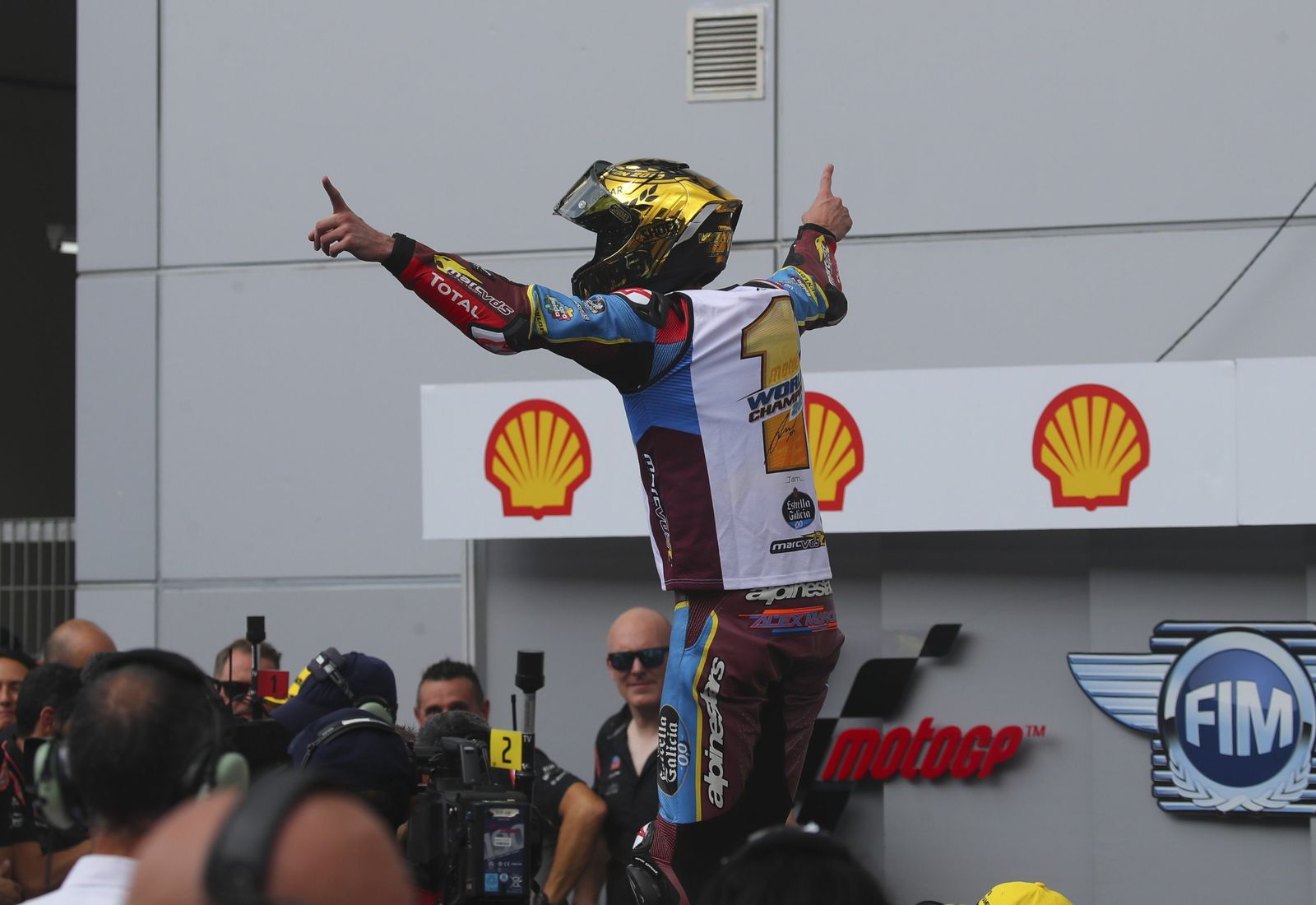 La celebración del título mundial de Moto2 de Álex Márquez