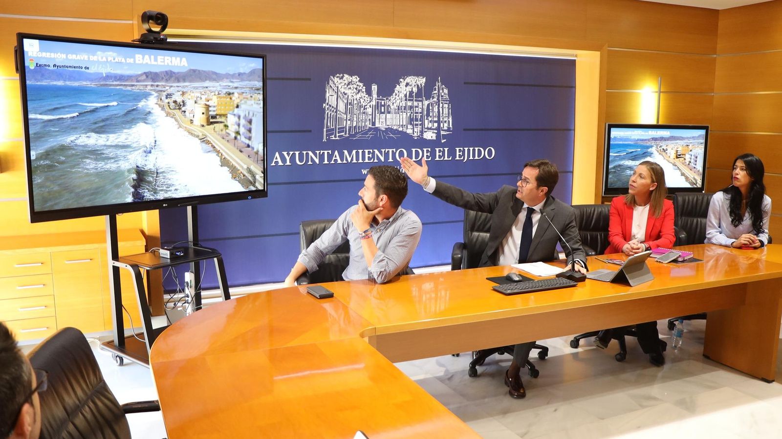 Francisco Góngora ve la solución planteada como "adecuada" y reclama "medidas provisionales".