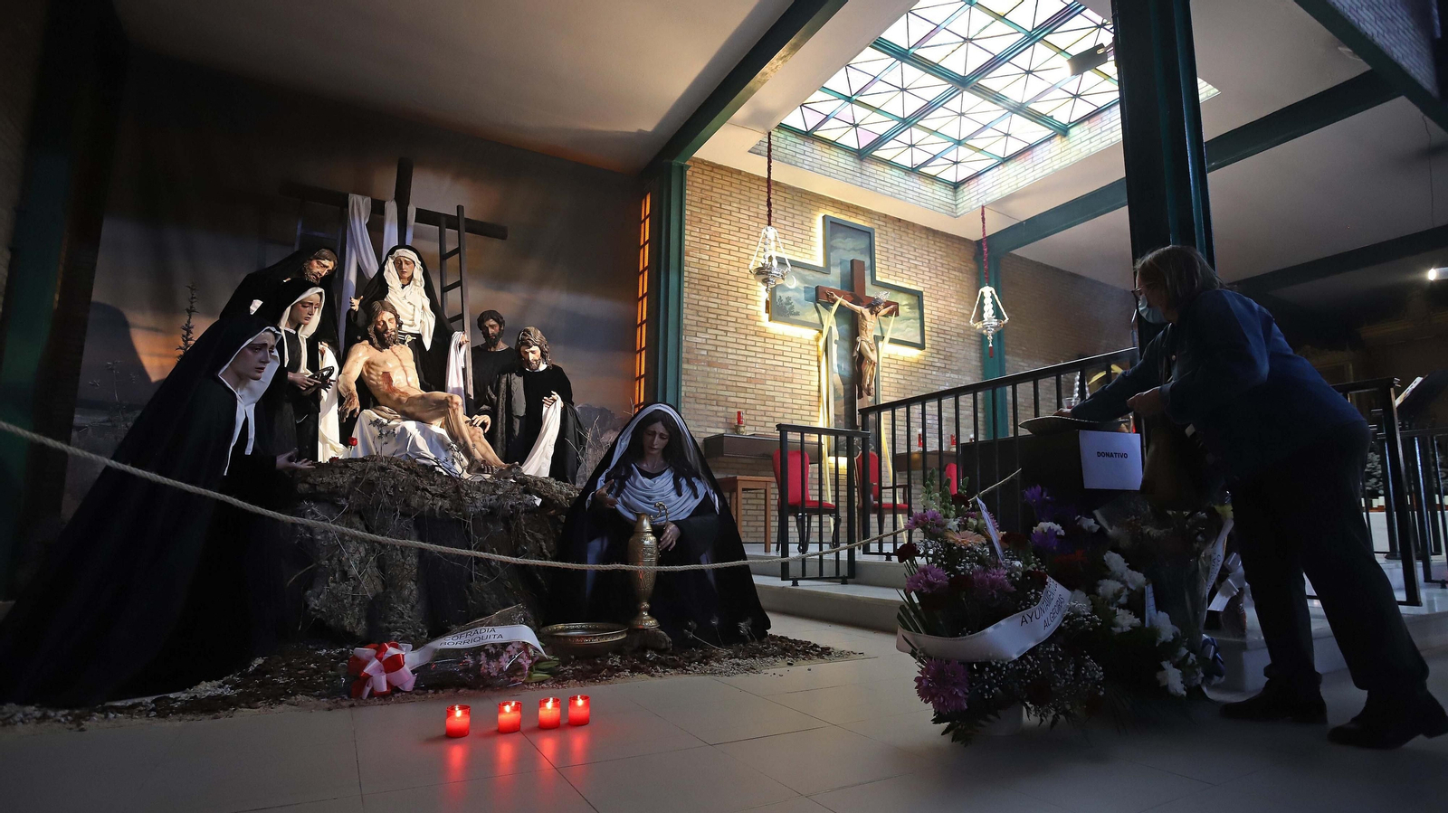 Fotos del Viernes Santo en Algeciras: Mortaja, Misericordia y Santo Entierro