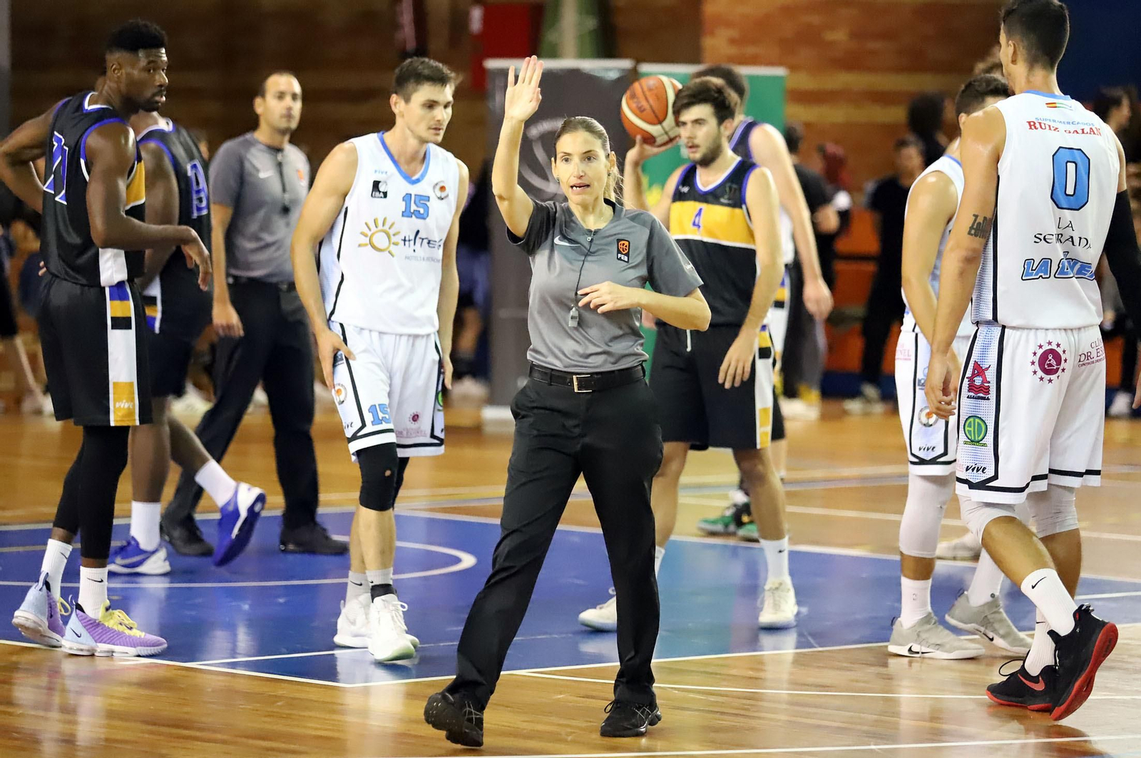 Las mejores fotos del partido de baloncesto Huelva - ULB