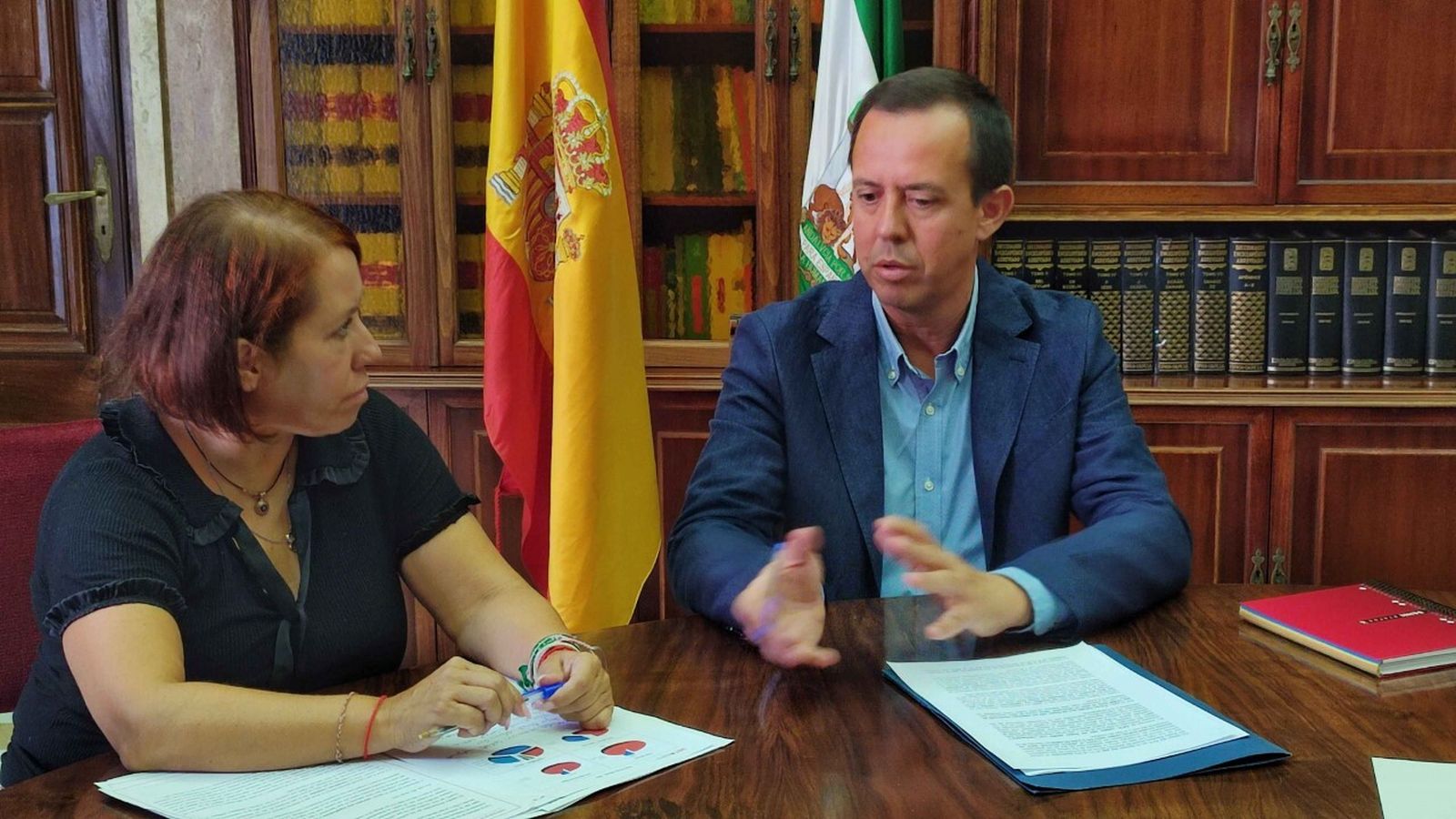 Carmen Vidal, secretaria general de UGT Almería, y José María Martín, subdelegado del Gobierno