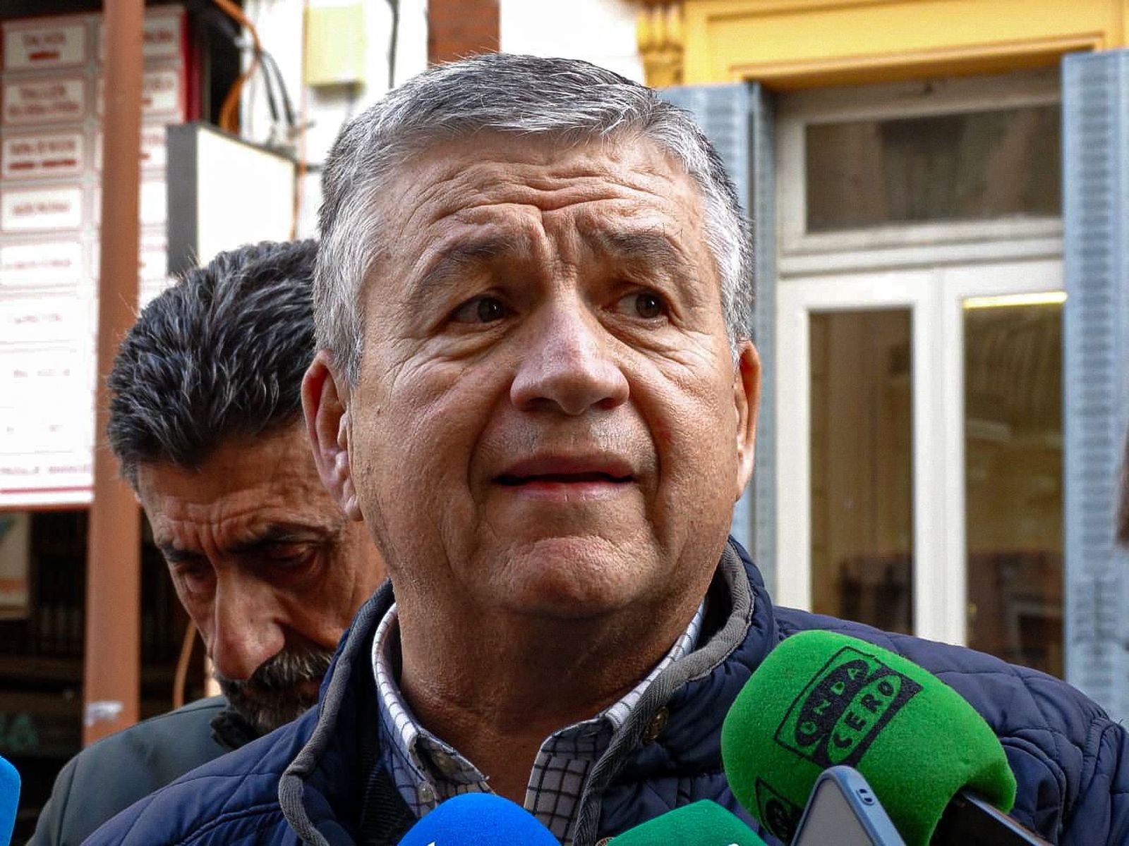 Fotografías del minuto de silencio en UGT por la muerte de un trabajador