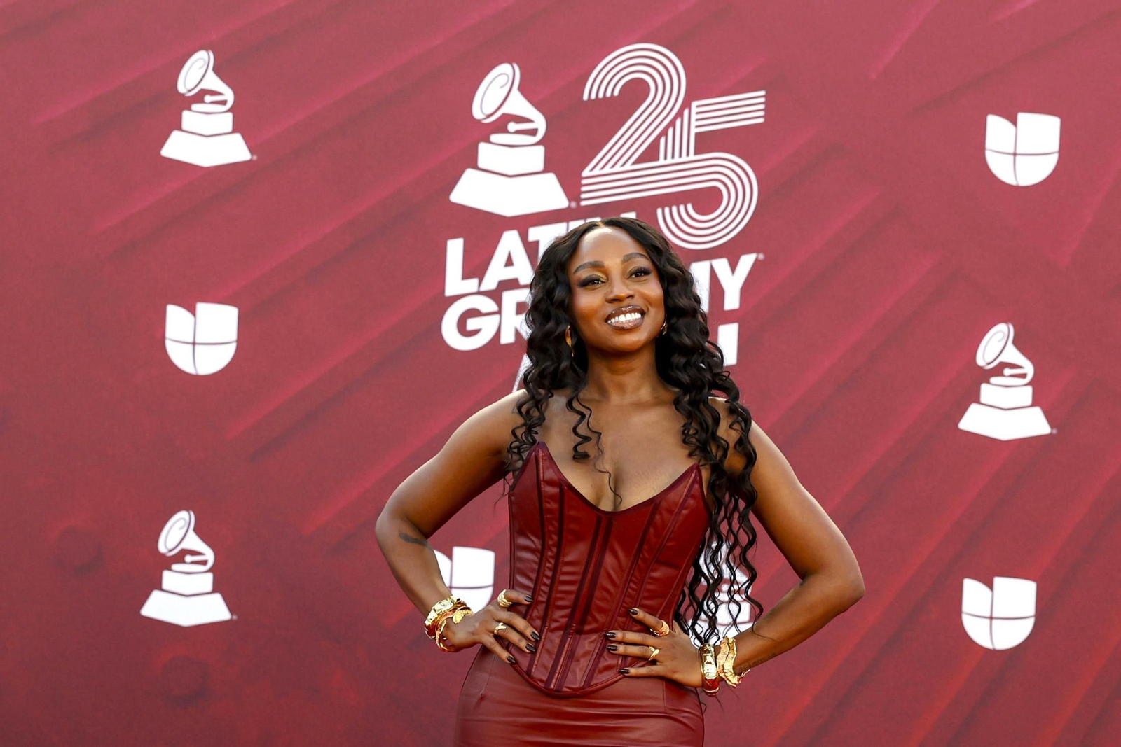 Todos los famosos, tendencias y curiosidades en la alfombra roja de la 25 edición de los Grammy Latinos