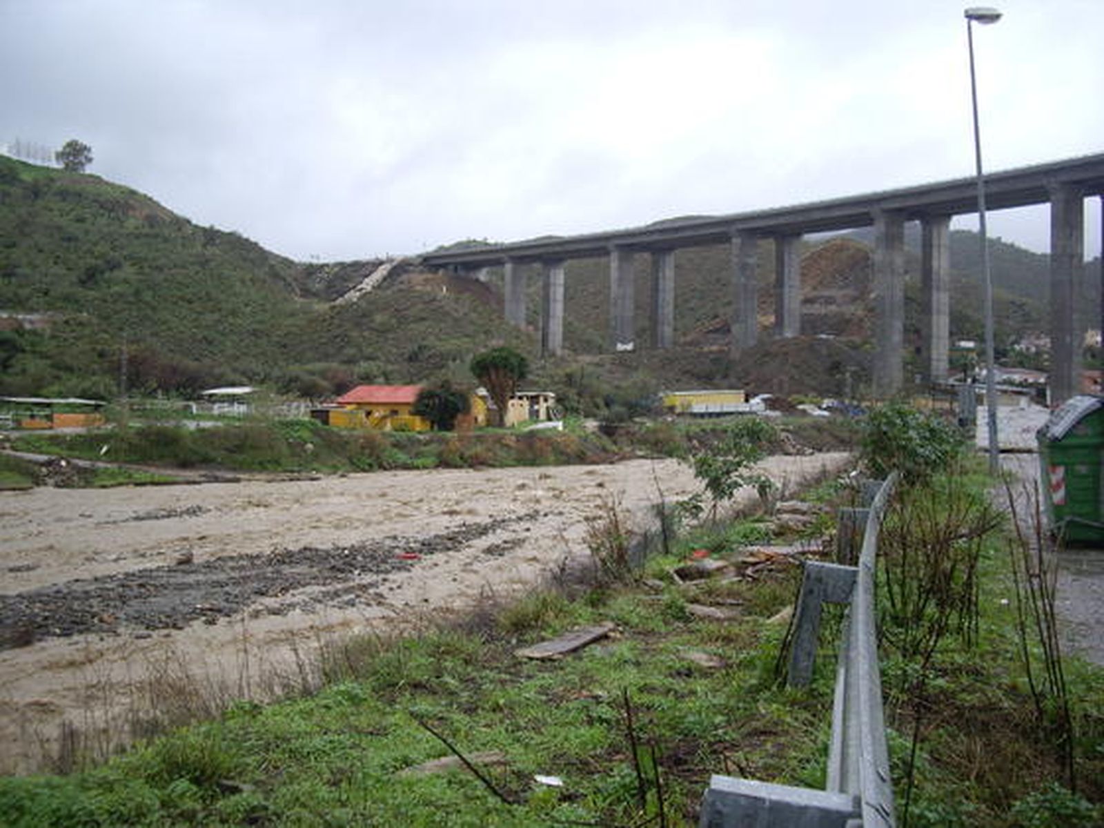 Desbordamiento del arroyo Totalán.

Foto: Migue Fernández, Sergio Camacho, Agencias