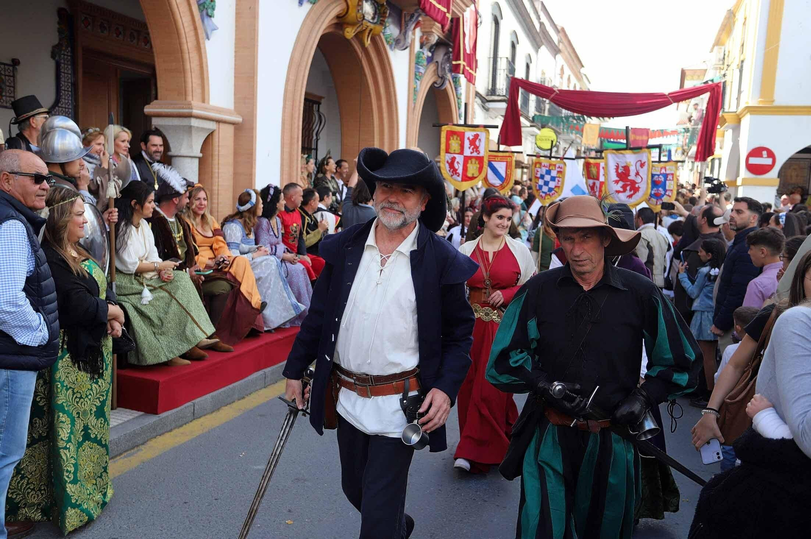 Imágenes del gran ambiente en la Feria Medieval de Palos de la Frontera, Huelva