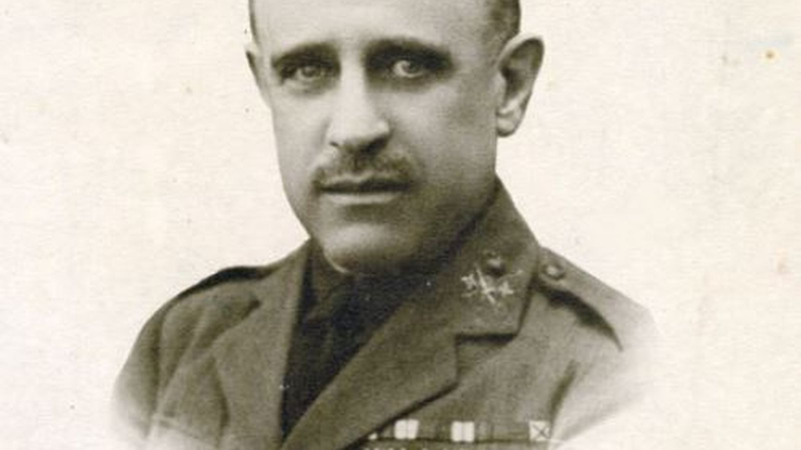 El conde de Jordana, alto comisario del  Protectorado de España en Marruecos.