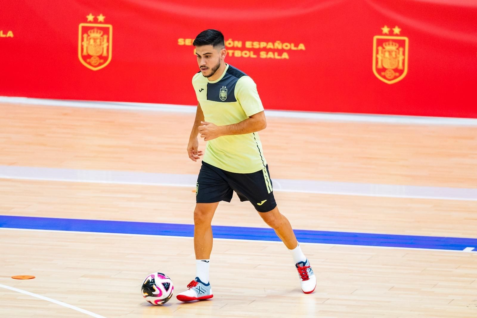 El jugador del Jimbee Cartagena debutará el día 15 ante Kazajistán.