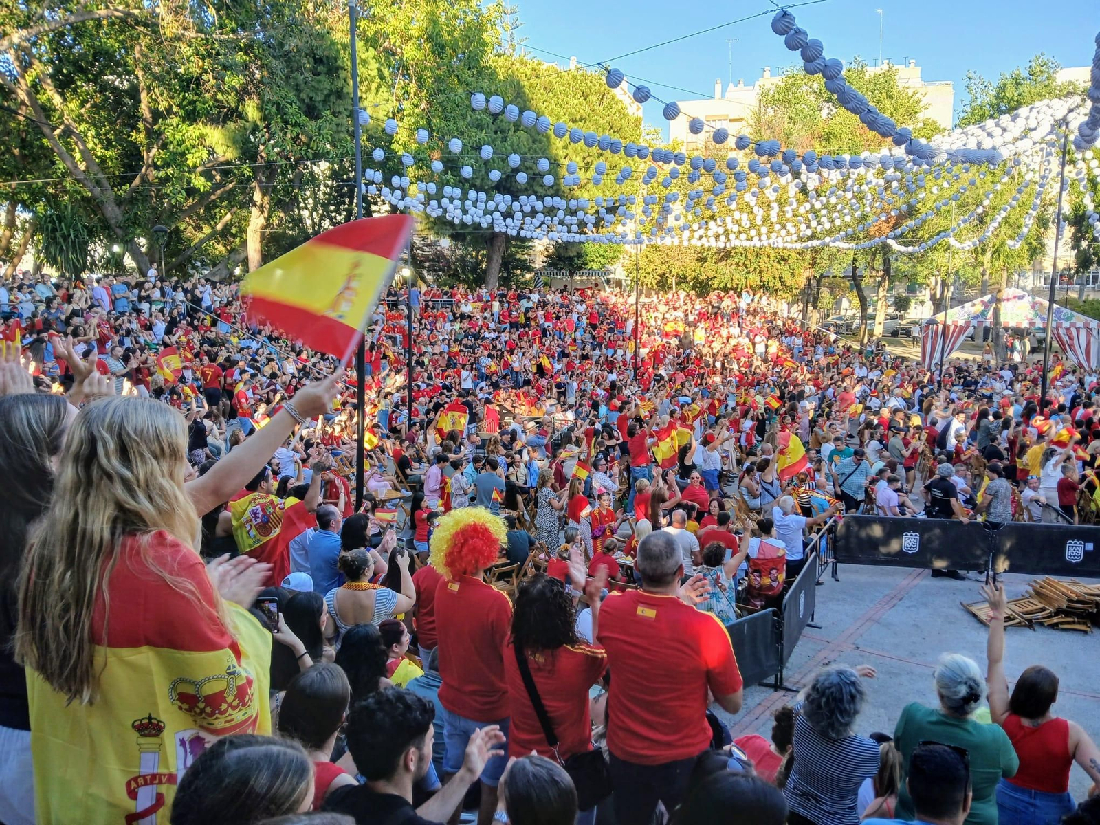 Así se ha vivido el triunfo de España desde la Feria de San Fernando: búscate en las imágenes