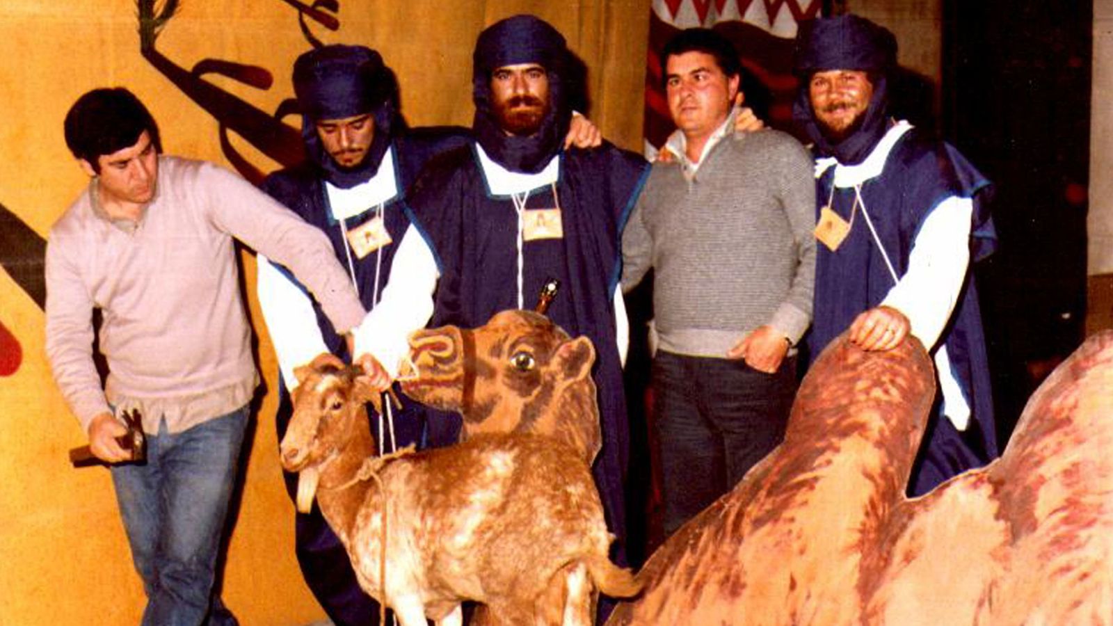 Primero por la derecha en 'Hombres azules' (1985).