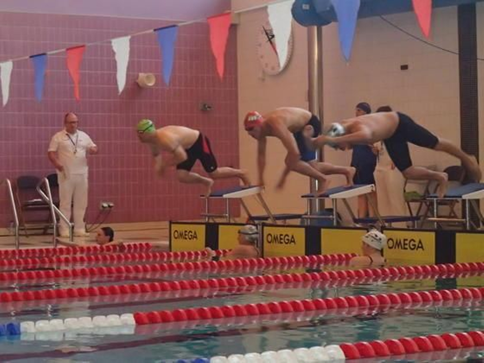 Salida de la prueba 100 metros libres