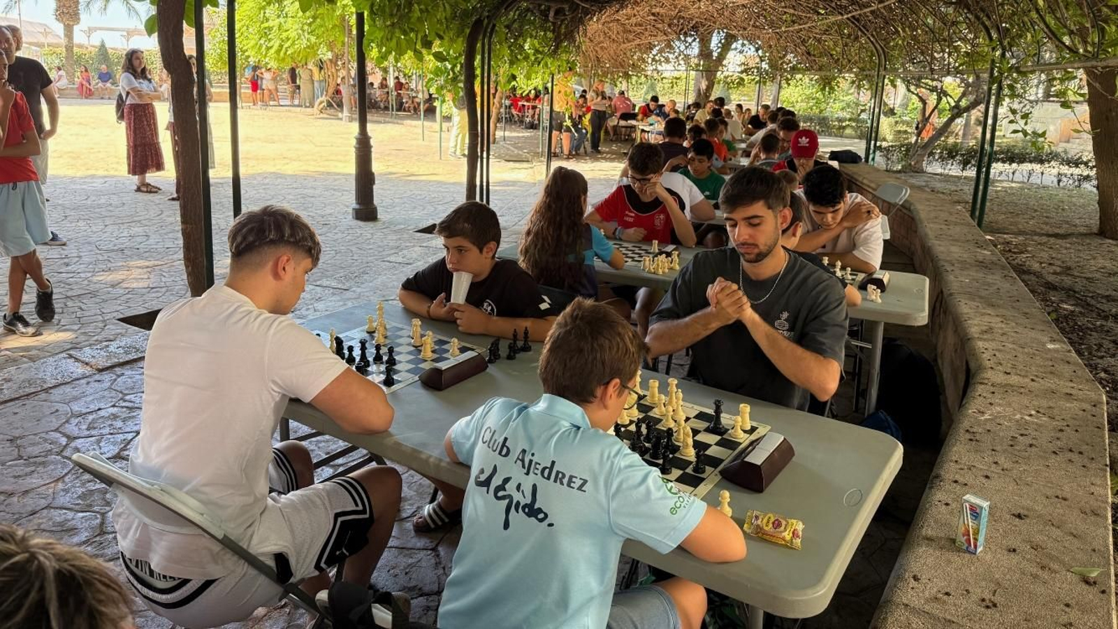 Ajedrez y naturaleza se fusionan en una jornada de promoción para toda la familia.