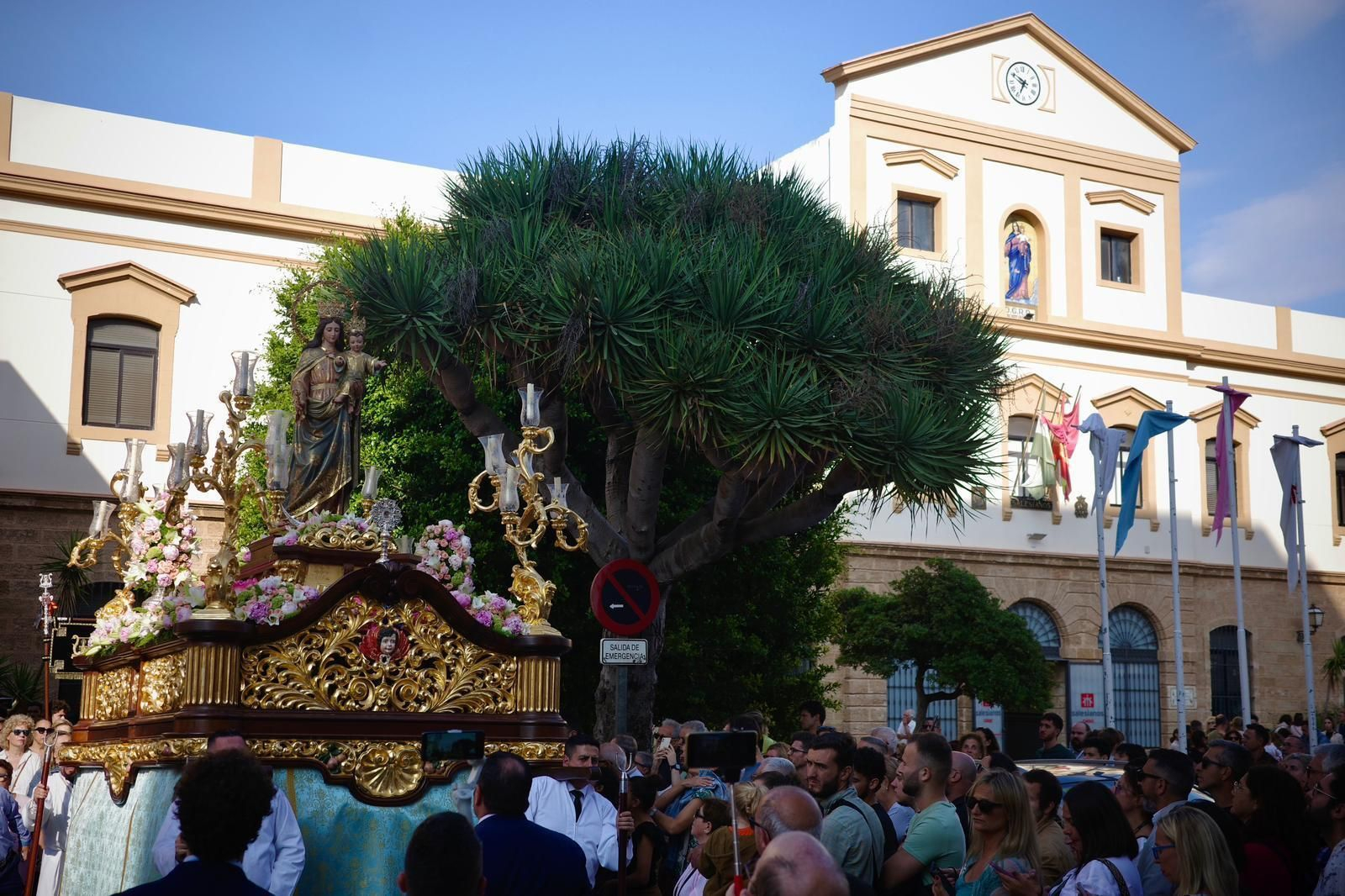 Todas las imágenes de la procesión de María Auxiliadora en Cádiz