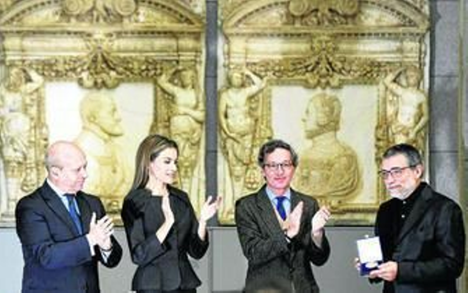 Jaume Plensa, acompañado por José Ignacio Wert, la Reina y José María Lassalle. Jaume Plensa, acompañado por José Ignacio Wert, la Reina y José María Lassalle.