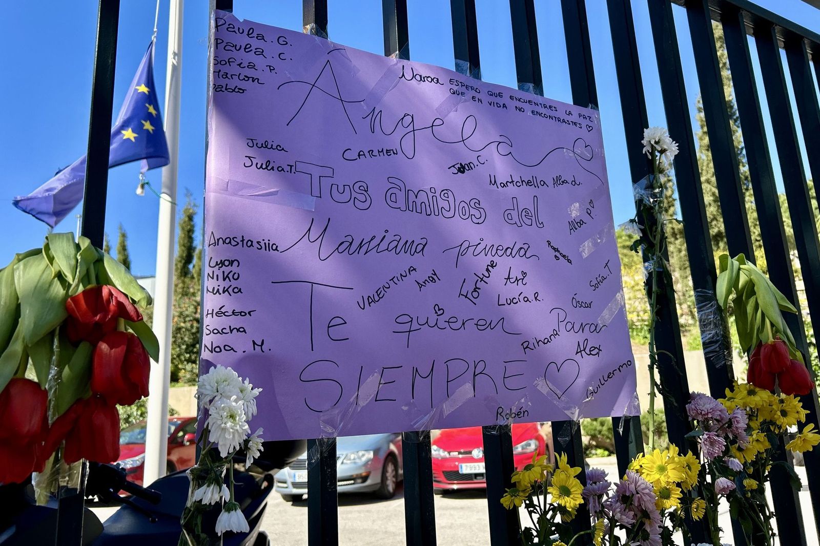 Una pancarta elaborada por amigos de la menor fallecida