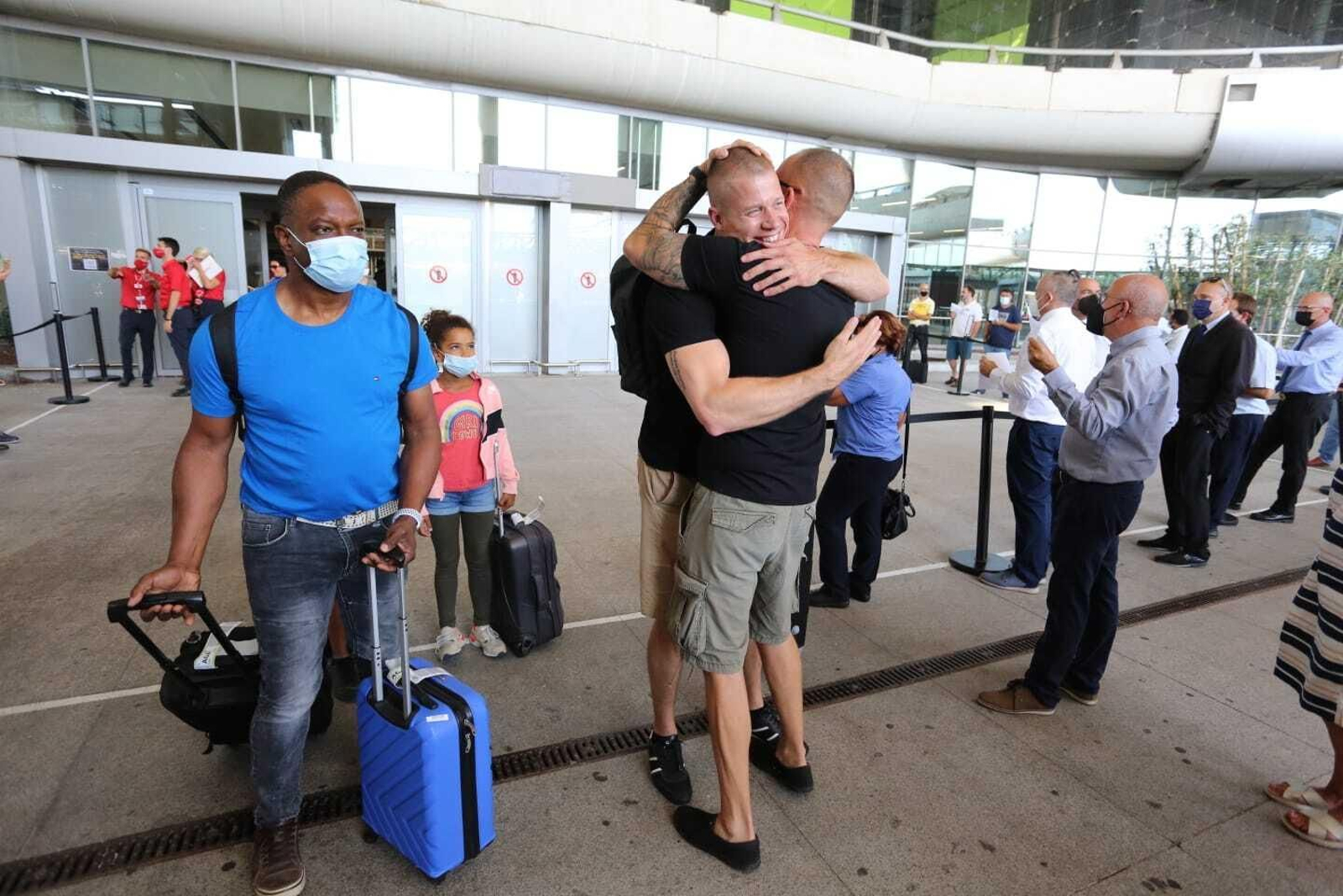 El desembarco de británicos en el aeropuerto de Málaga, en fotos