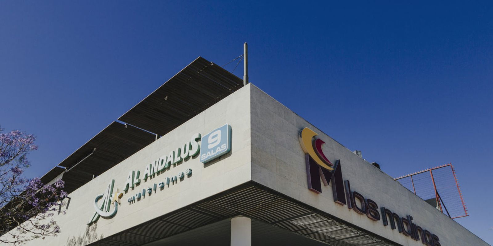 Una imagen de archivo de los cines, en el Centro Comercial Los Molinos, de Utrera.