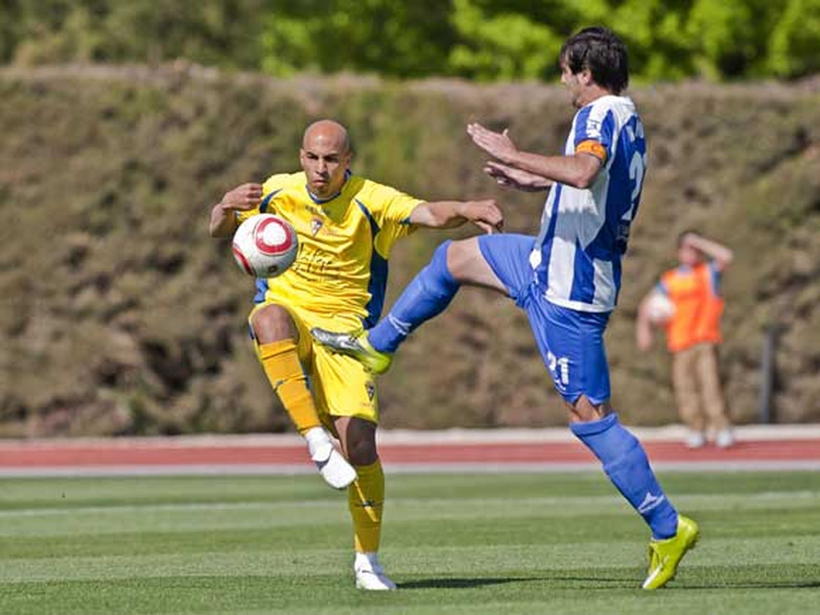 El Cádiz logra una sufrida victoria ante el Jumilla (1-3)