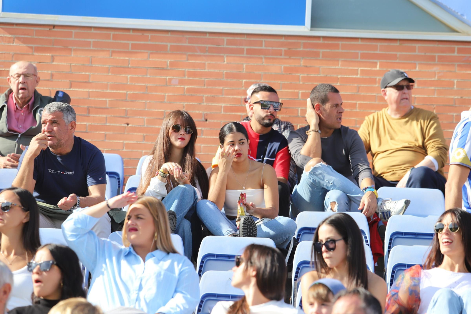 Imágenes del gran ambiente en el Nuevo Colombino para ver el  Recre-Burgos