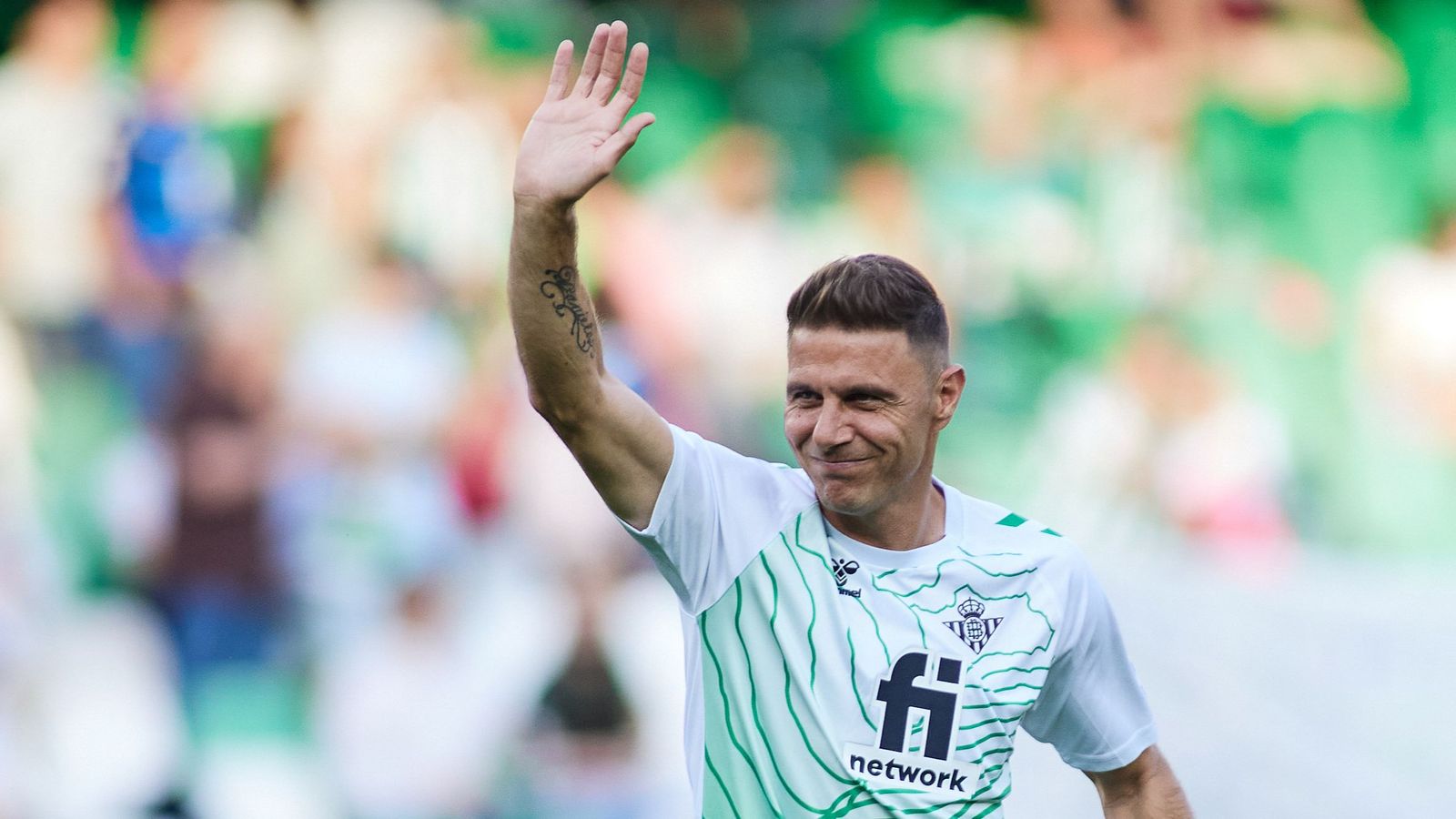 Joaquín en el calentamiento del partido ante el Valencia en su retirada