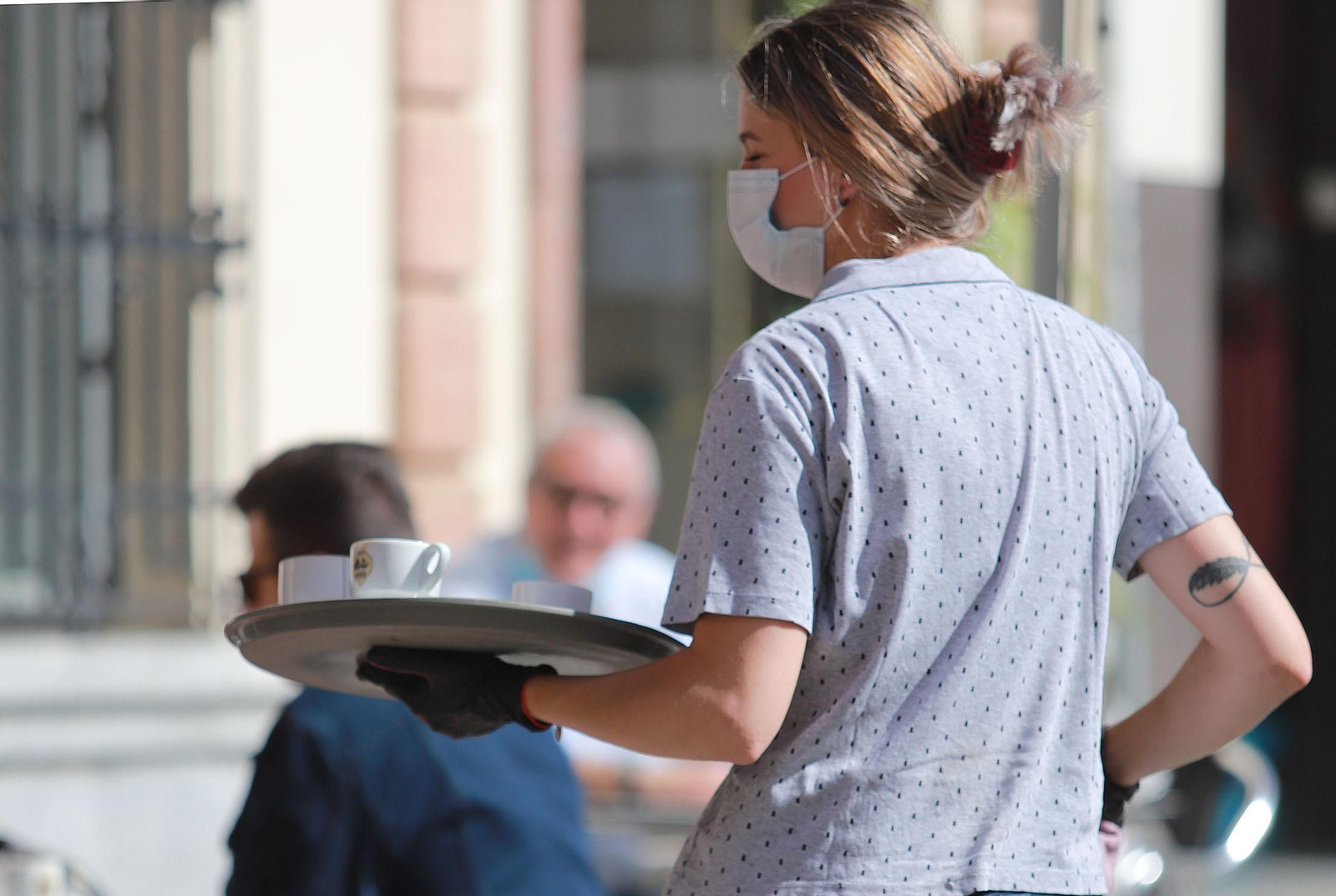 Imágenes de la desescalada en Huelva, primeras horas de la jornada de la fase uno en las calles de la ciudad.