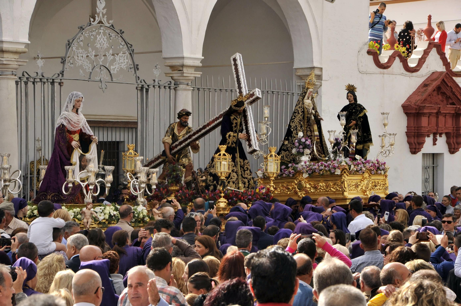 Salida procesional del Nazareno, en Arcos