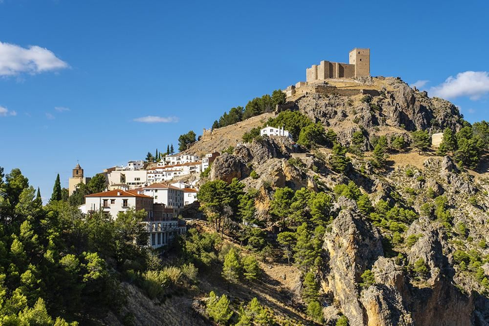 Segura de la Sierra cuenta con el castillo más alto de la provincia de Jaén, a 1.200 metros sobre el nivel del mar.