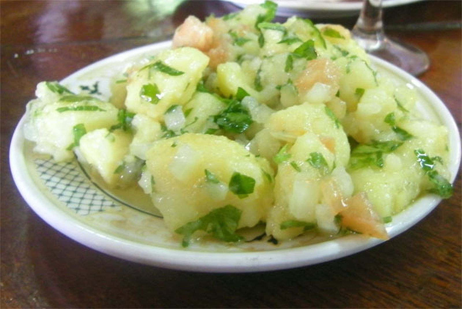 Papas aliñás con grandes tropezones de melva