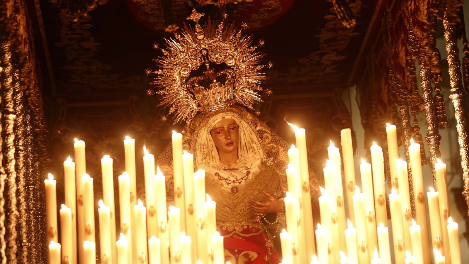 Fotos del Viernes Santo en La Línea: Cristo del Mar y Luz y Esperanza Nuestra, Soledad y Santo Entierro, Cristo del Amor y Misericordia y Amargura.