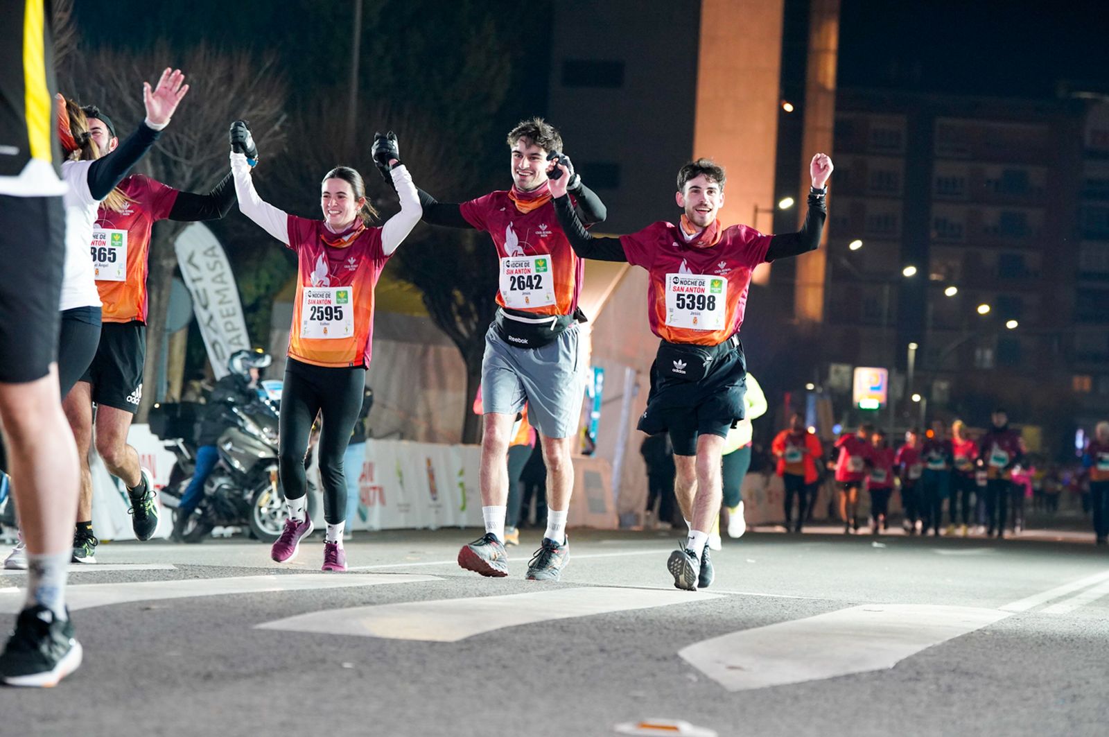 En imágenes: búscate en tu llegada a meta de la Carrera de San Antón 2026 (5)