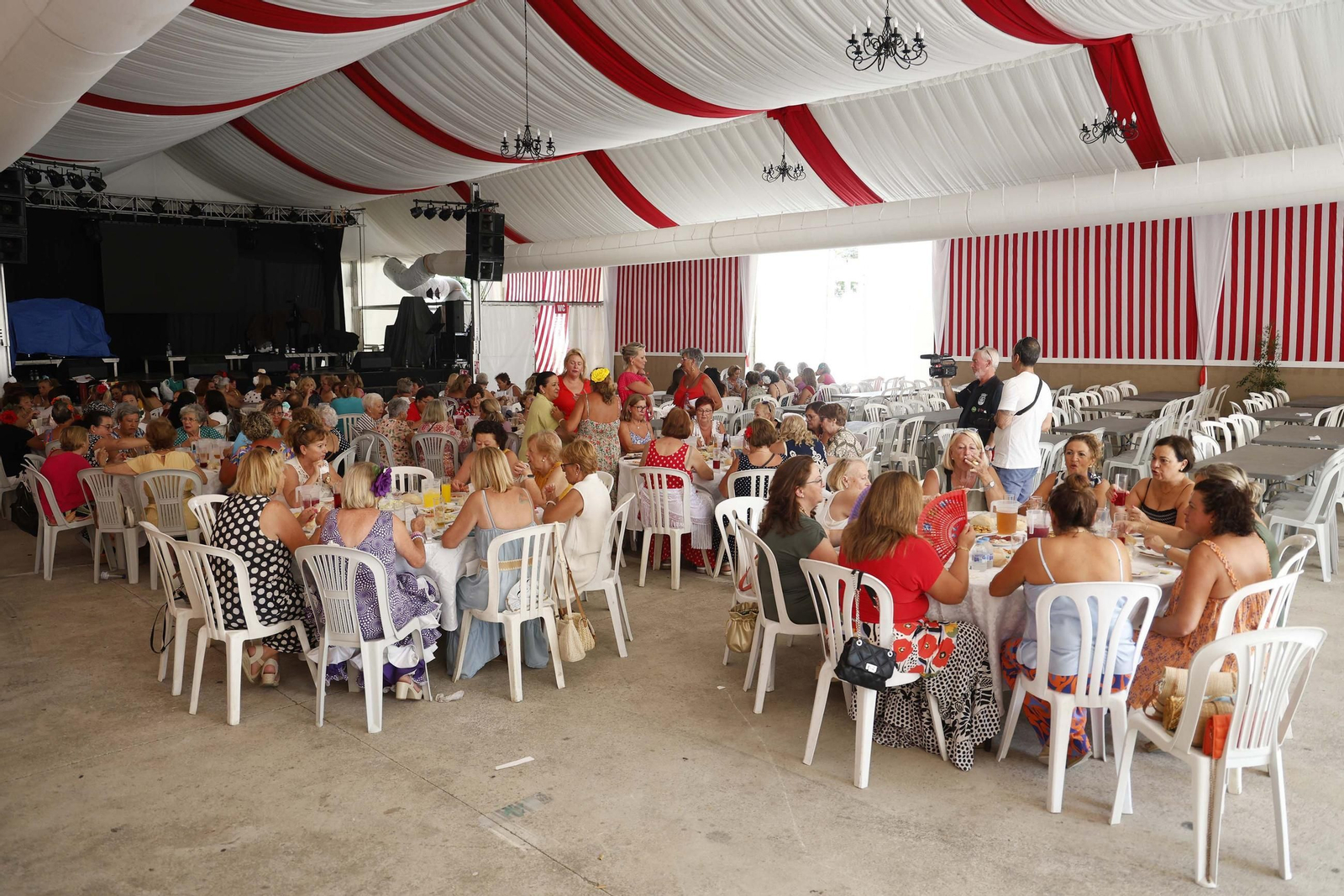 Búscate en la comida de mujeres de la Feria Real de San Roque Búscate en la comida de mujeres de la Feria Real de San Roque