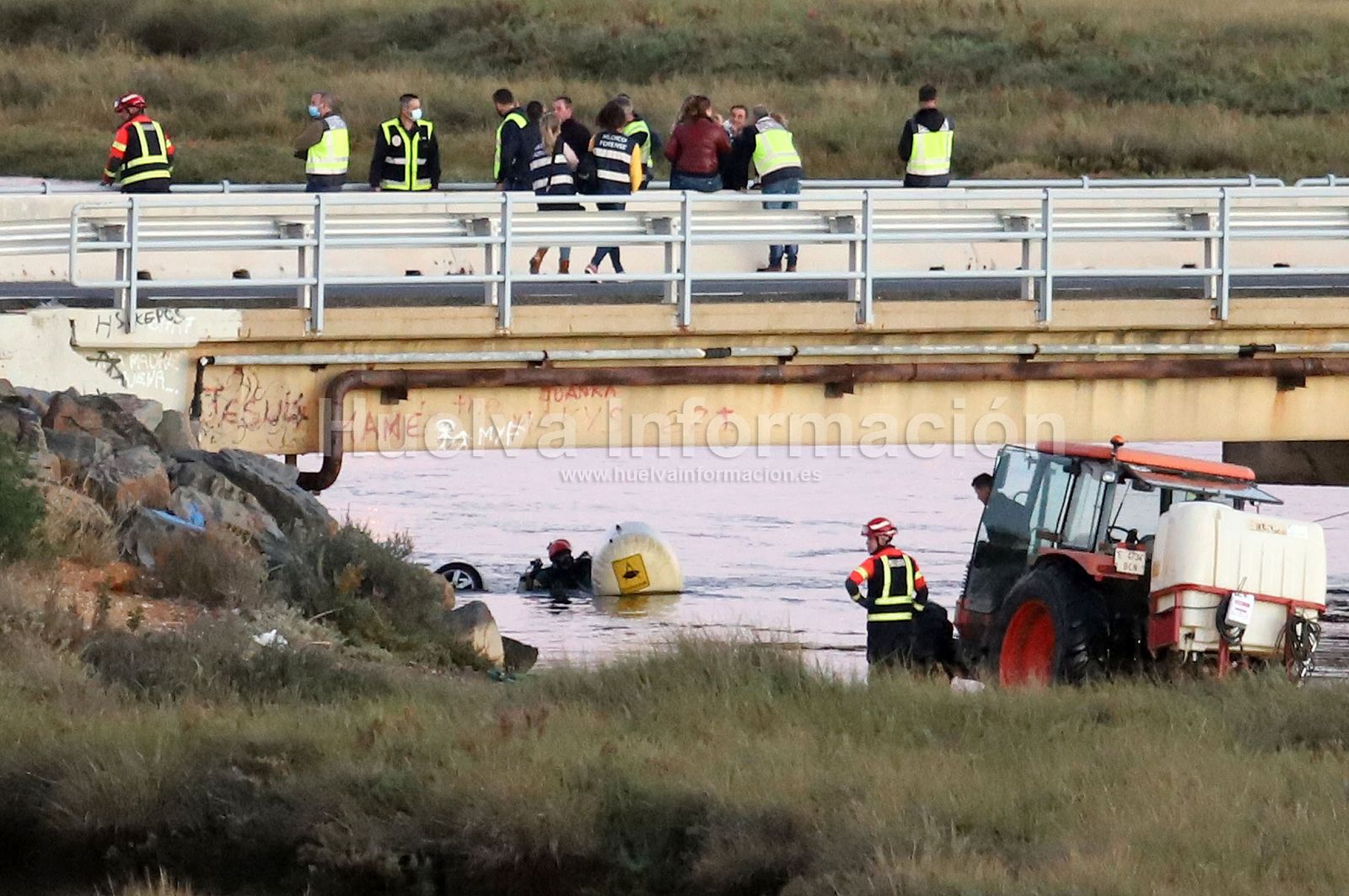 Encuentran los cuerpos de Enrique y Paqui en el acceso al espigón de Huelva, en imágenes