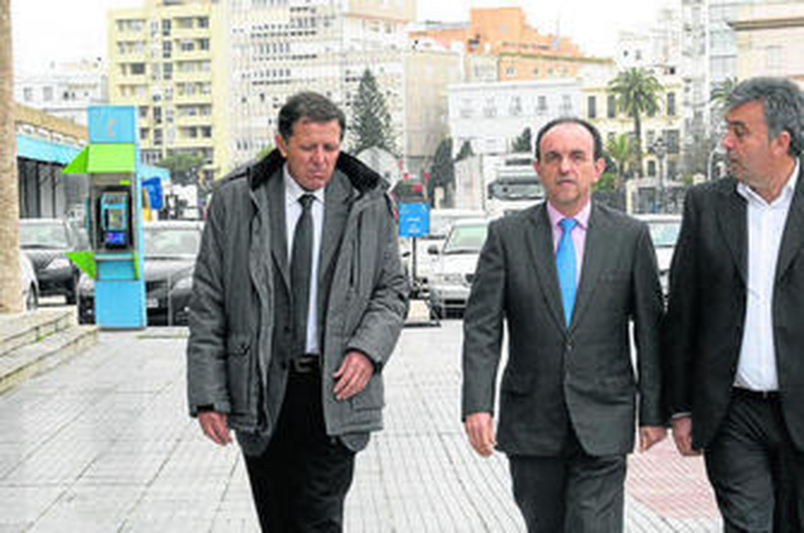 José Luis Blanco, durante una visita al puerto de Cádiz por parte de dirigentes de la Junta de Andalucía.