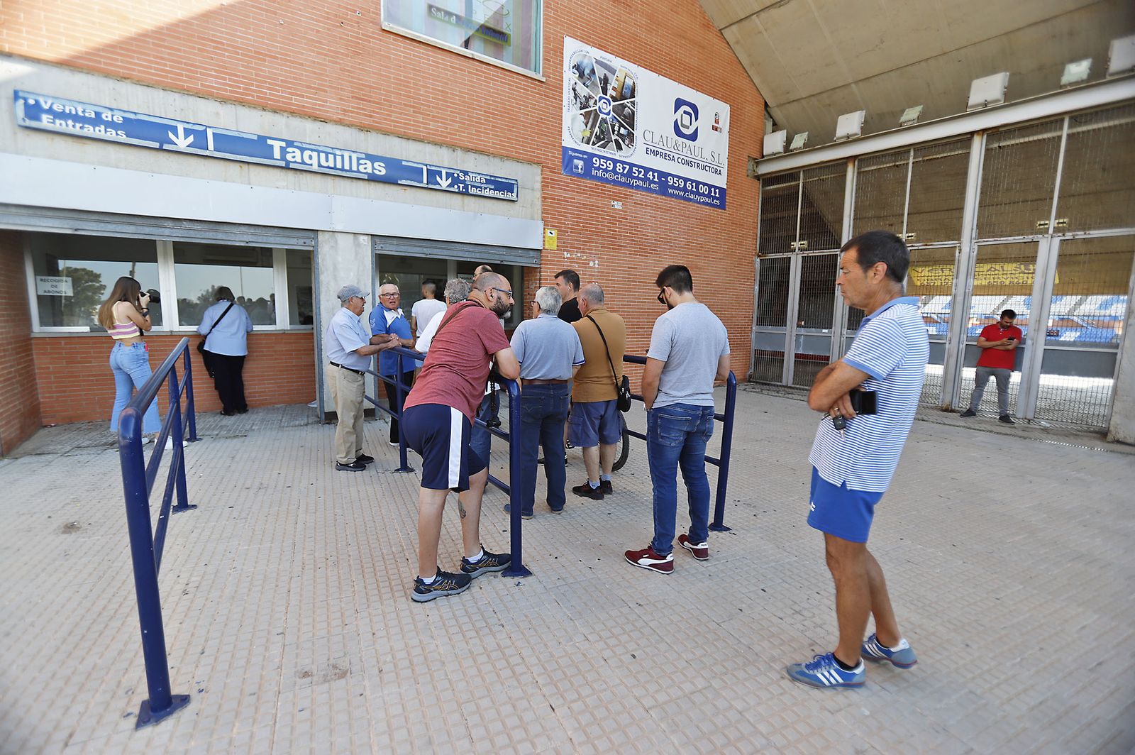 Largas colas en el Nuevo Colombino para las entradas del partido ante el Cacereño