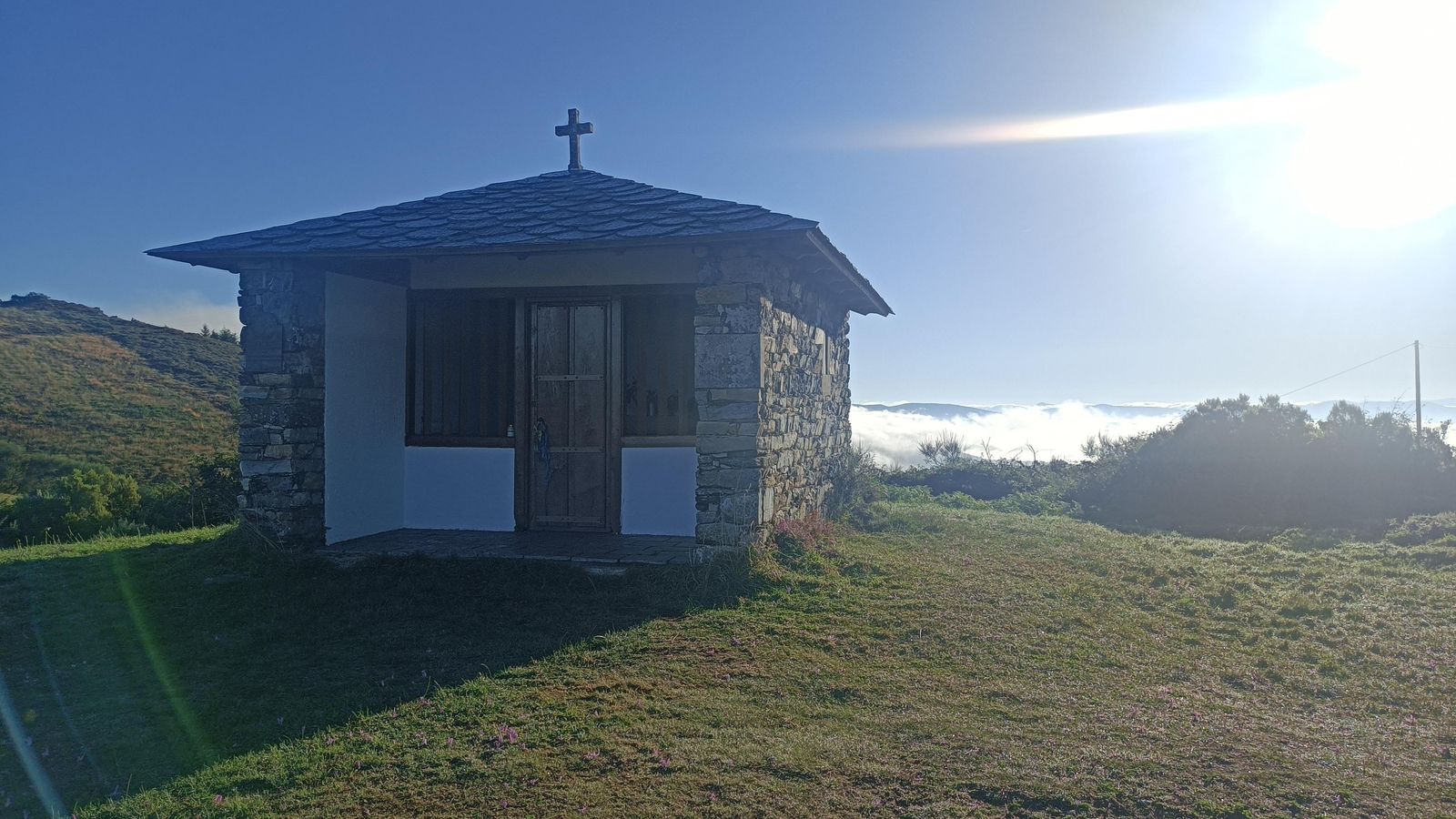 Ermita anexa al Hospital de Montouto, con unas bellas vistas de los alrededores.