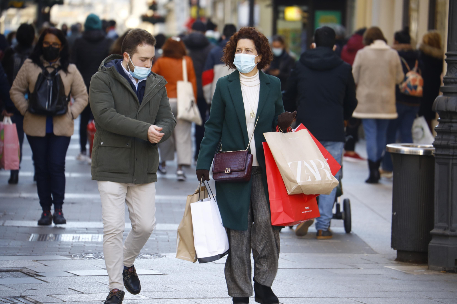 Así ha sido el primer día de rebajas en Córdoba, en fotografías