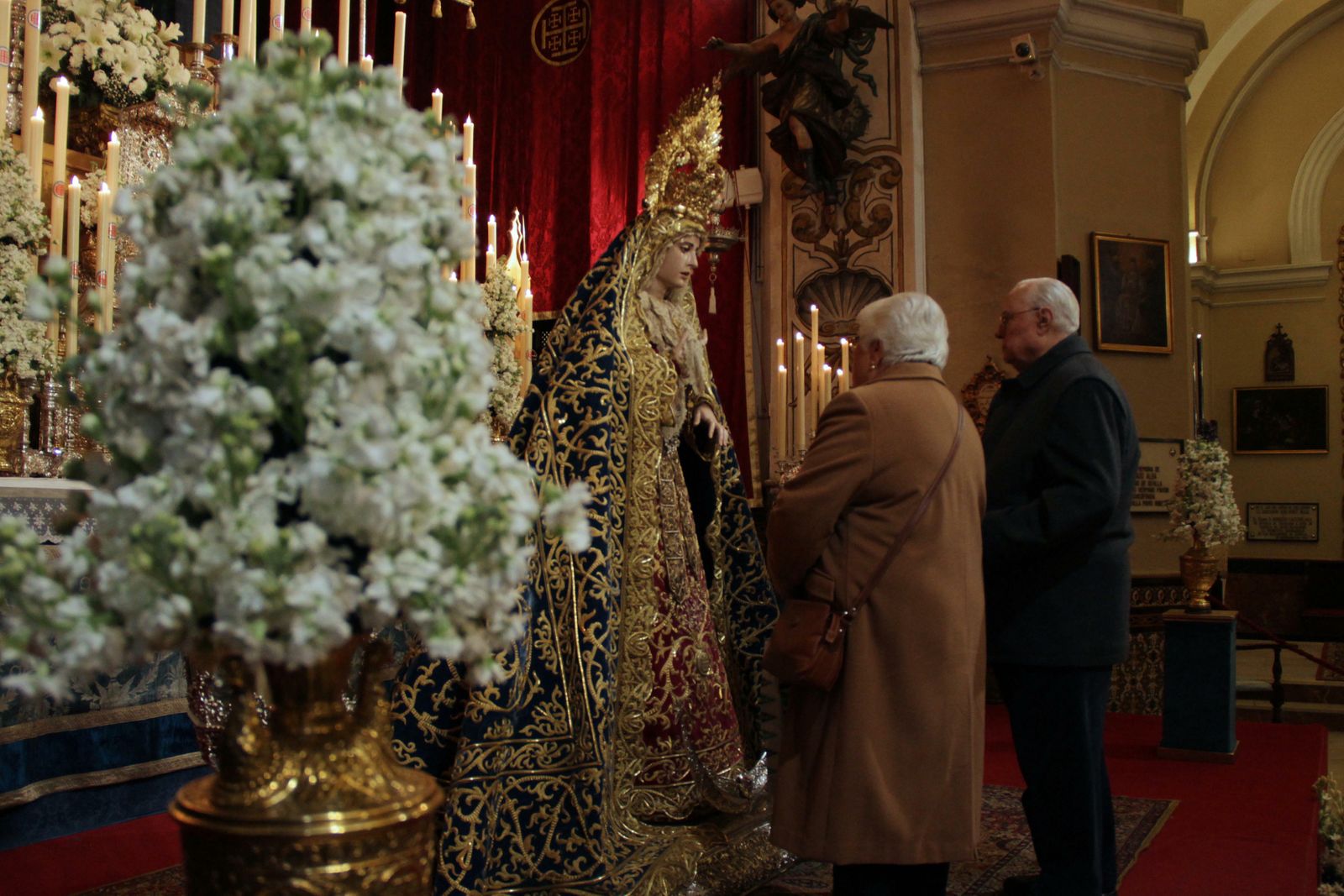 Imagen de archivo del besamano a la Virgen de la Concepción, de la Hermandad del Silencio.