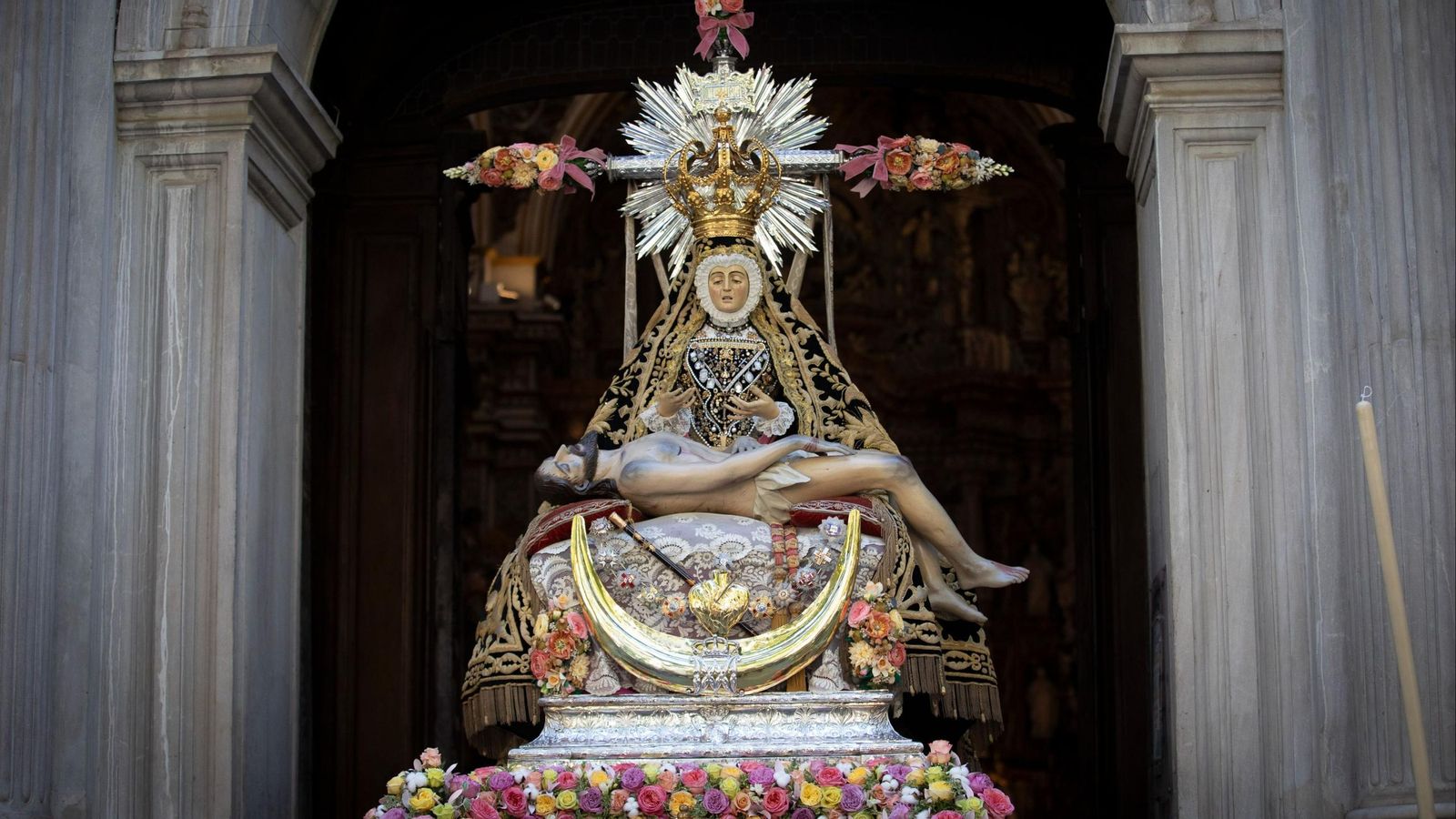 Ofrenda Floral y Solidaria a la Virgen de las Angustias de Granada, Septiembre 2025