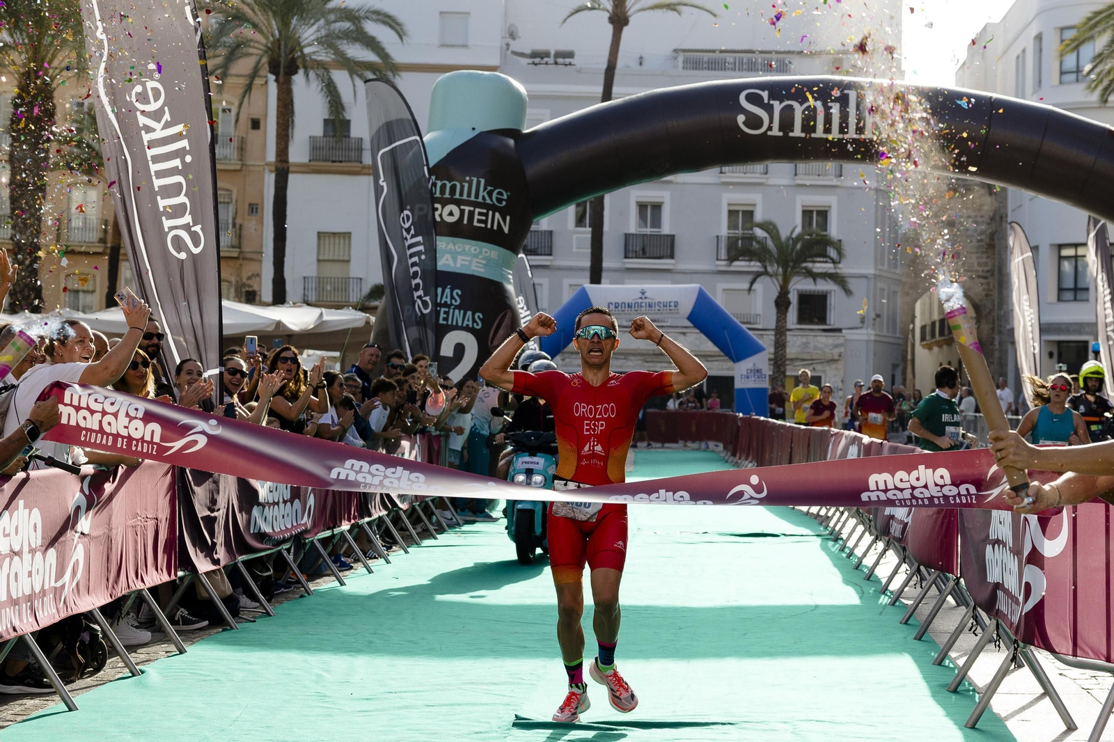 Búscate en las imágenes de la I media maratón Ciudad de Cádiz