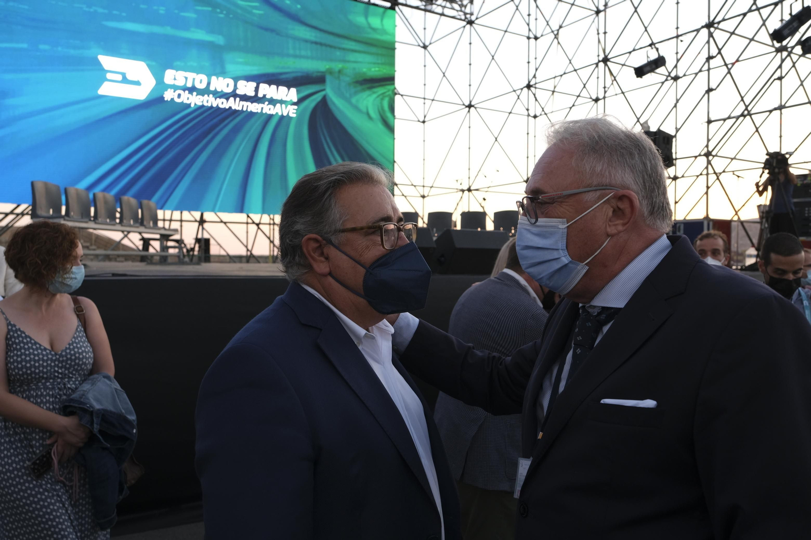Fotogalería acto reivindicativo por la llegada del AVE a Almería.