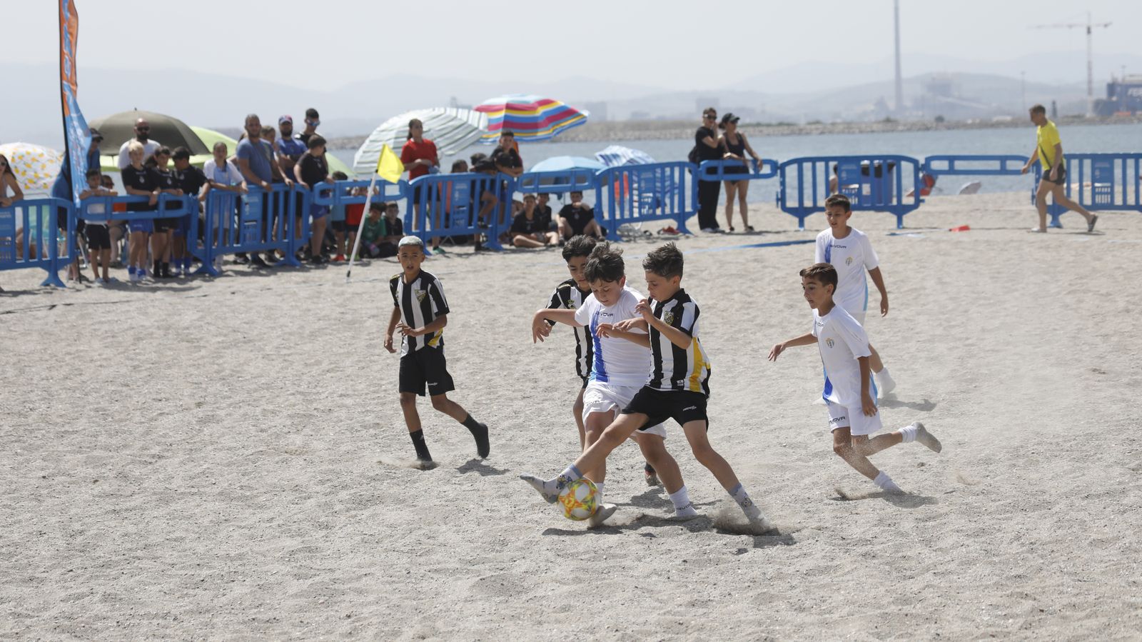 Las fotos de la III Copa Provincial de fútbol playa Ciudad de La Línea