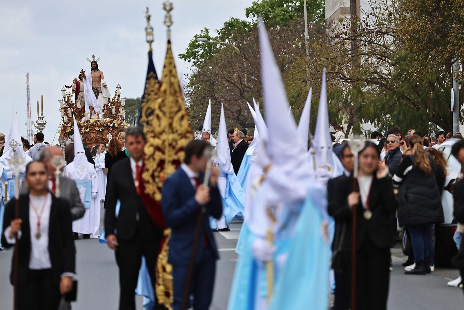 Imágenes de El Resucitado por el barrio de La Hispanidad