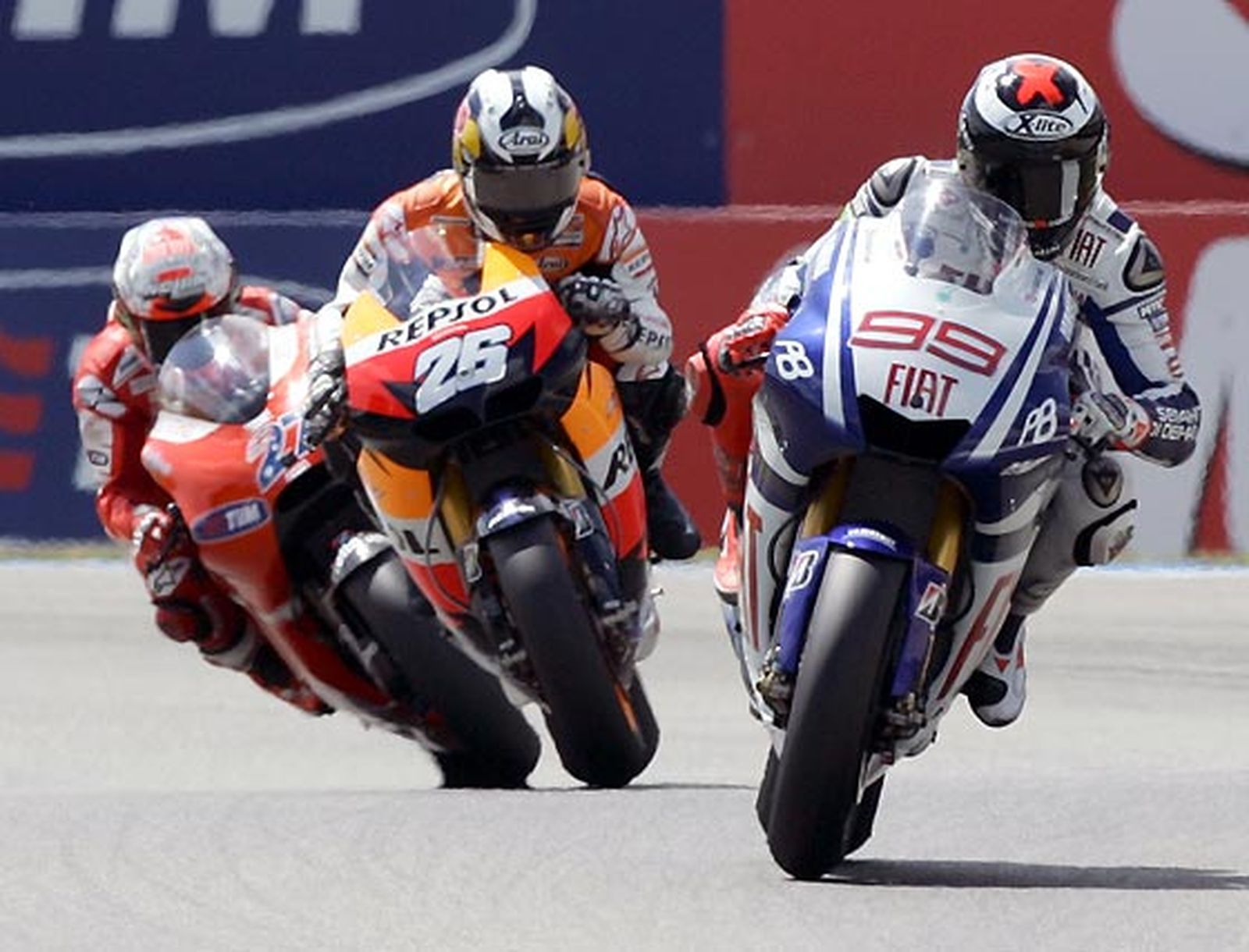 Jorge Lorenzo (Yamaha), seguido por Dani Pedrosa (Honda) y Casey Stoner (Ducati) en el Gran Premio de Holanda.

Foto: Efe / Afp Photo / Reuters