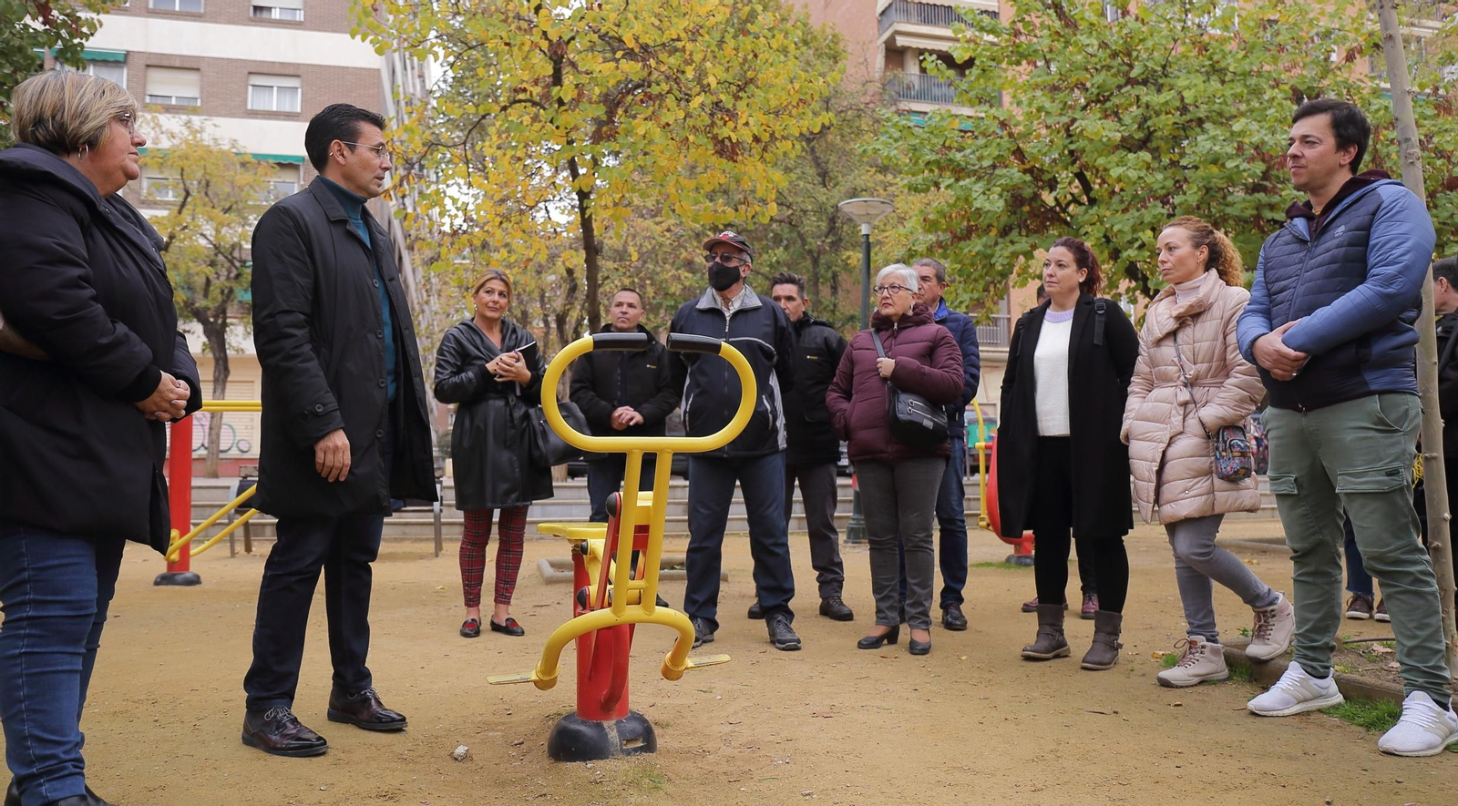 Cuenca junto a algunos vecinos de la zona.
