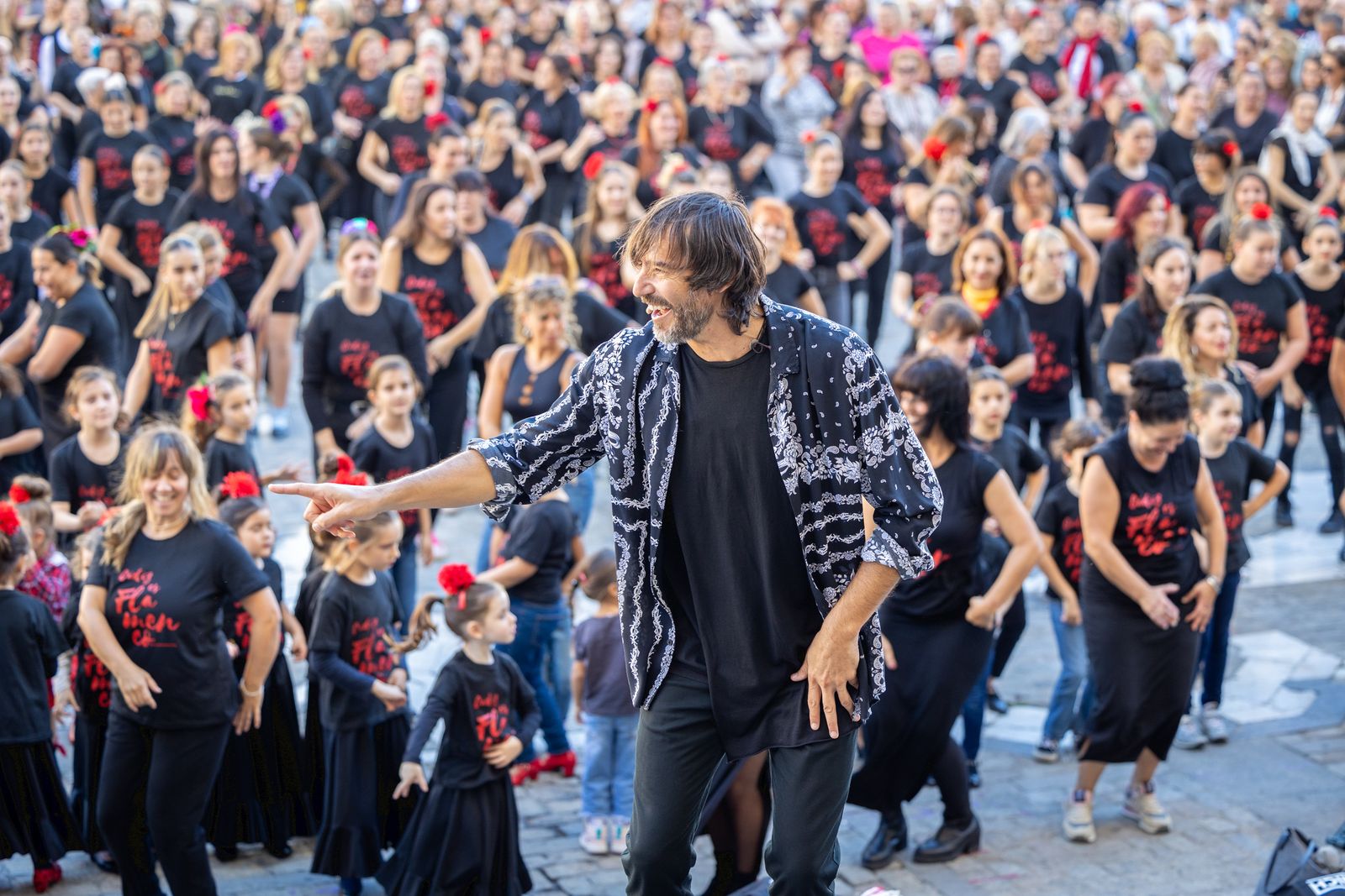 Imágenes del 'flashmob' por el Día del Flamenco en Cádiz