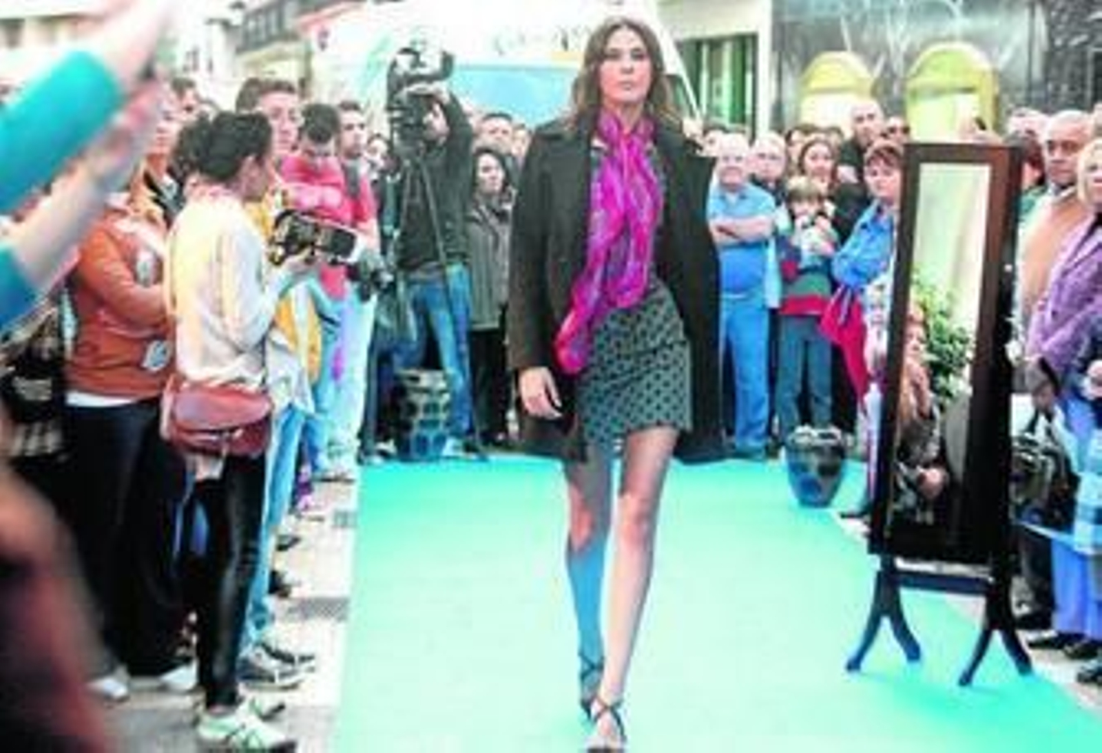 Pase de modelos de la celebración de una 'shopping night' en el centro.